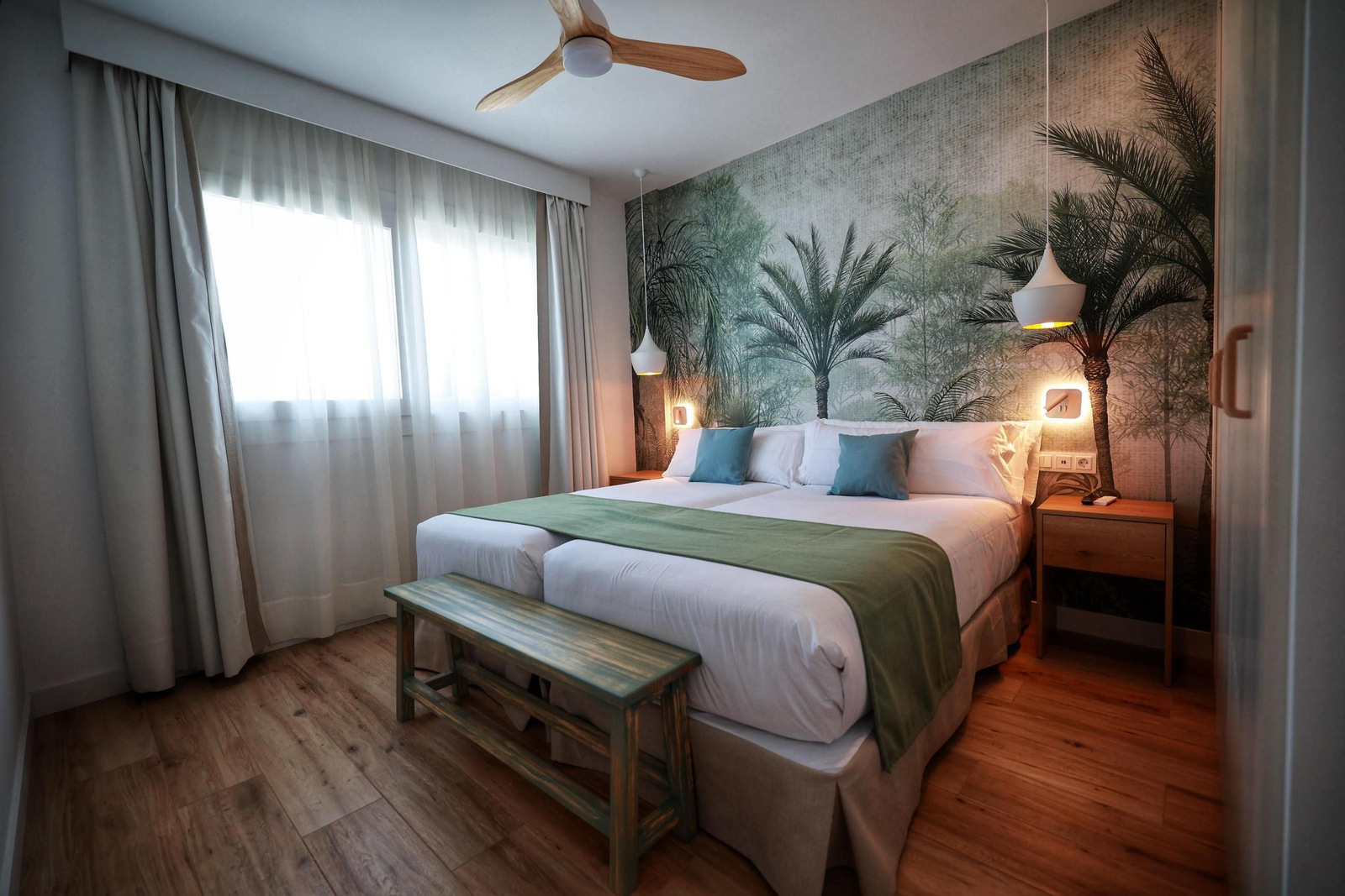 Inauguración oficial del hotel Punta Candor Suites en Rota