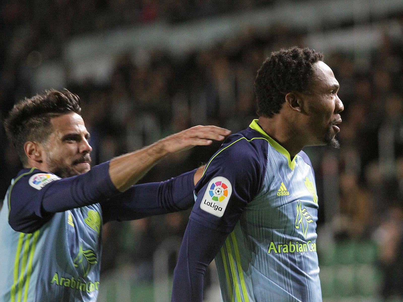 Owona celebra el empate.