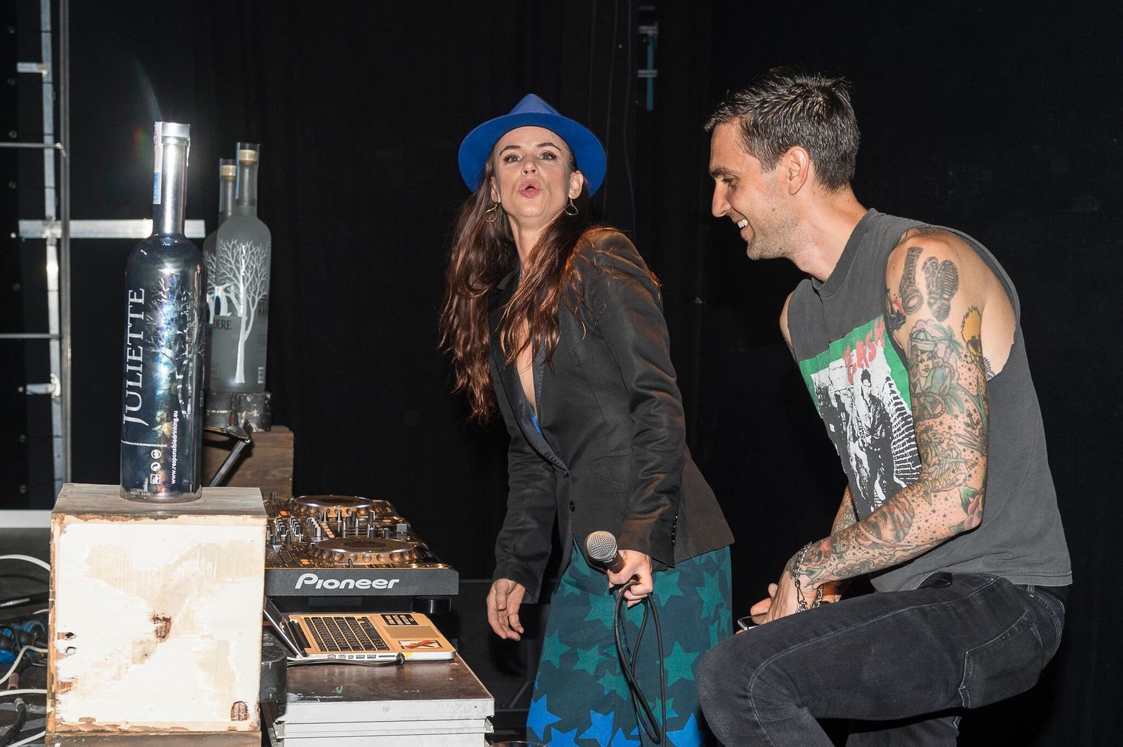 Juliette Lewis ejerció de DJ en la fiesta de Belvedere.