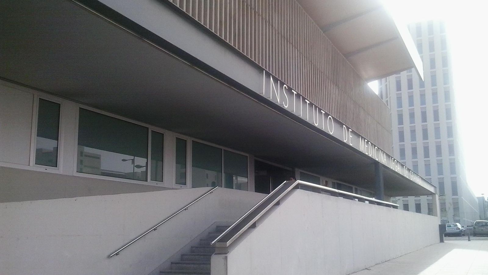 Imagen del edificio del Instituto de Medicina Legal de Granada