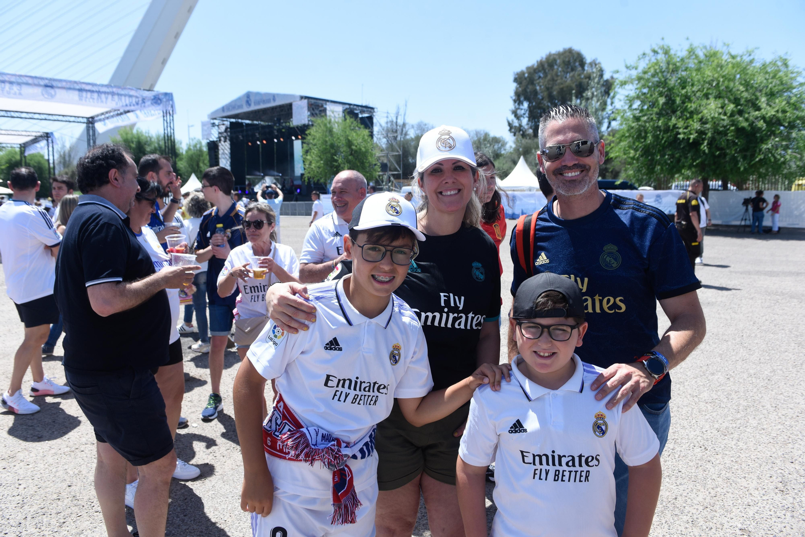Búscate en la galería gráfica de las aficiones de Osasuna y Real Madrid en Sevilla