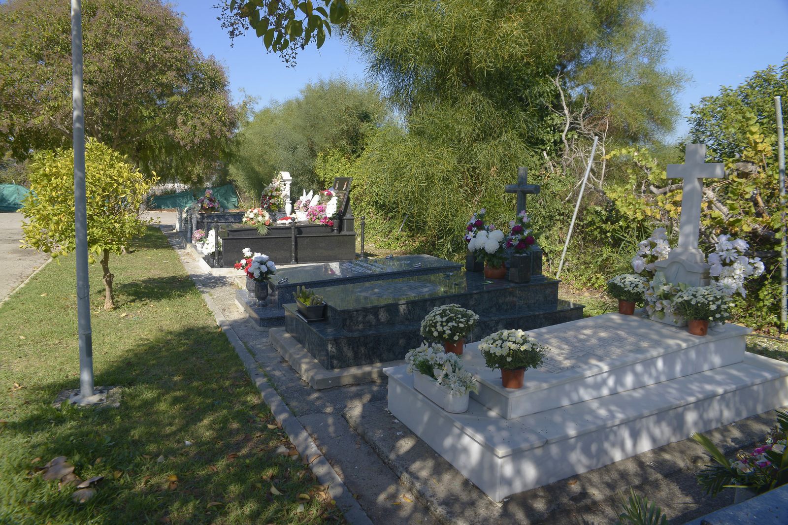 Fotos de los cementerios de Algeciras en el día de los difuntos