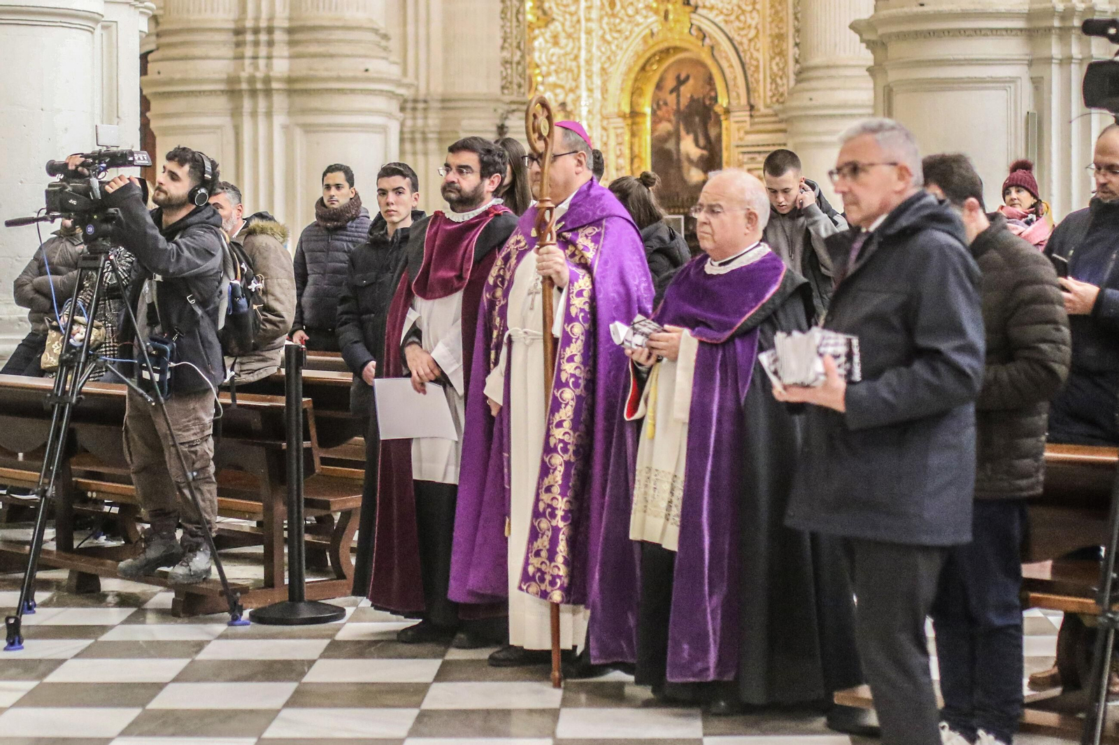 Fotogalería | El vía crucis de las cofradías de Granada en imágenes