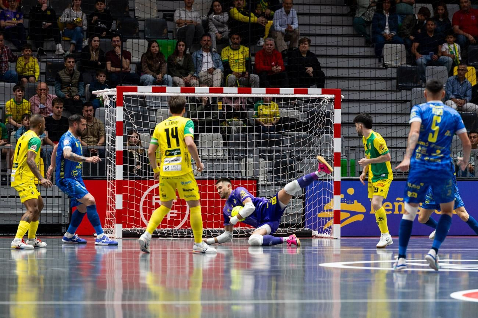 Las mejores imágenes del triunfo in extremis del Jaén Paraíso Interior FS sobre Servigroup Peñíscola