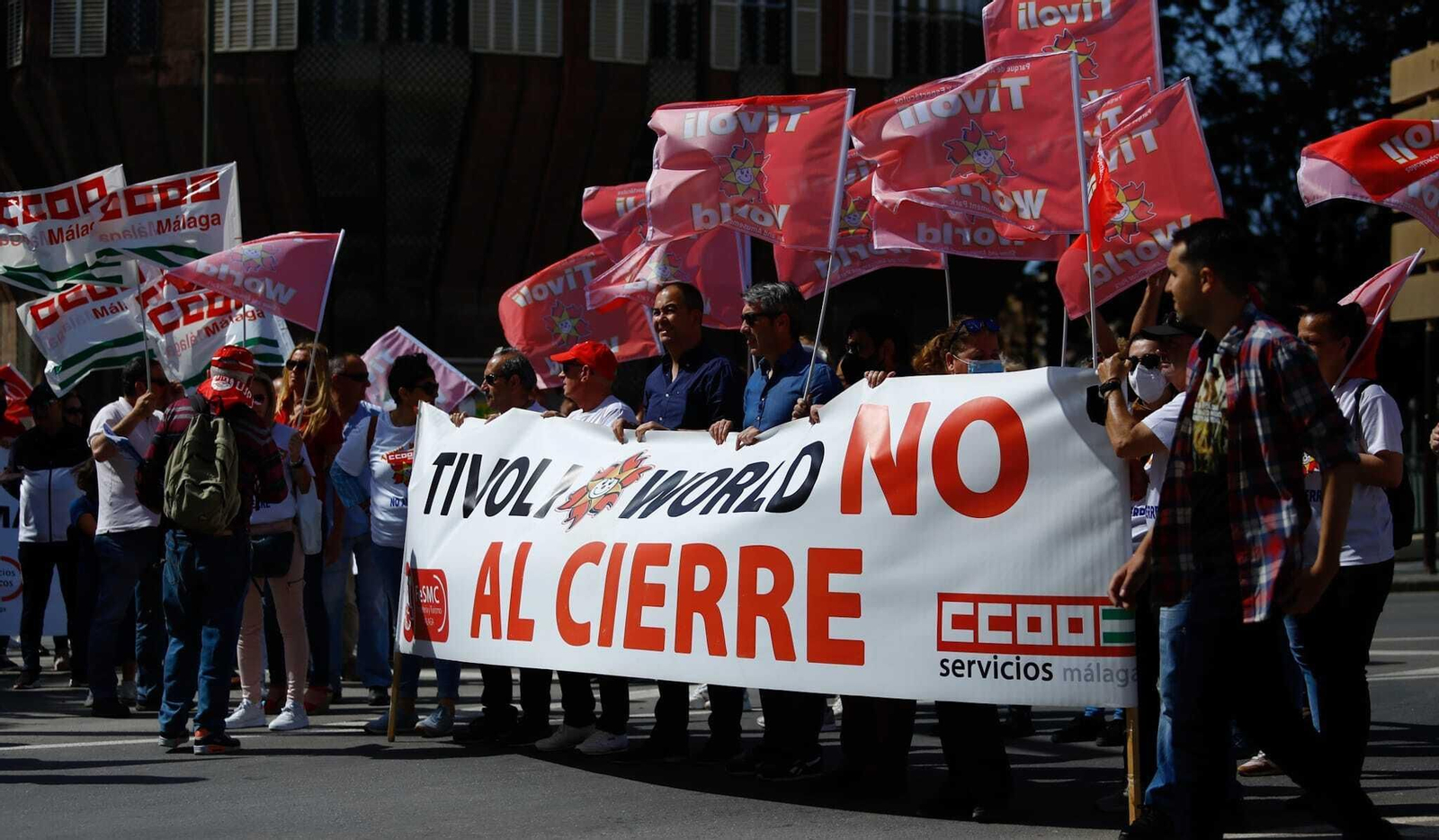 La manifestación convocada por los sindicatos CCOO y UGT el 1 de mayo en Málaga, en fotos