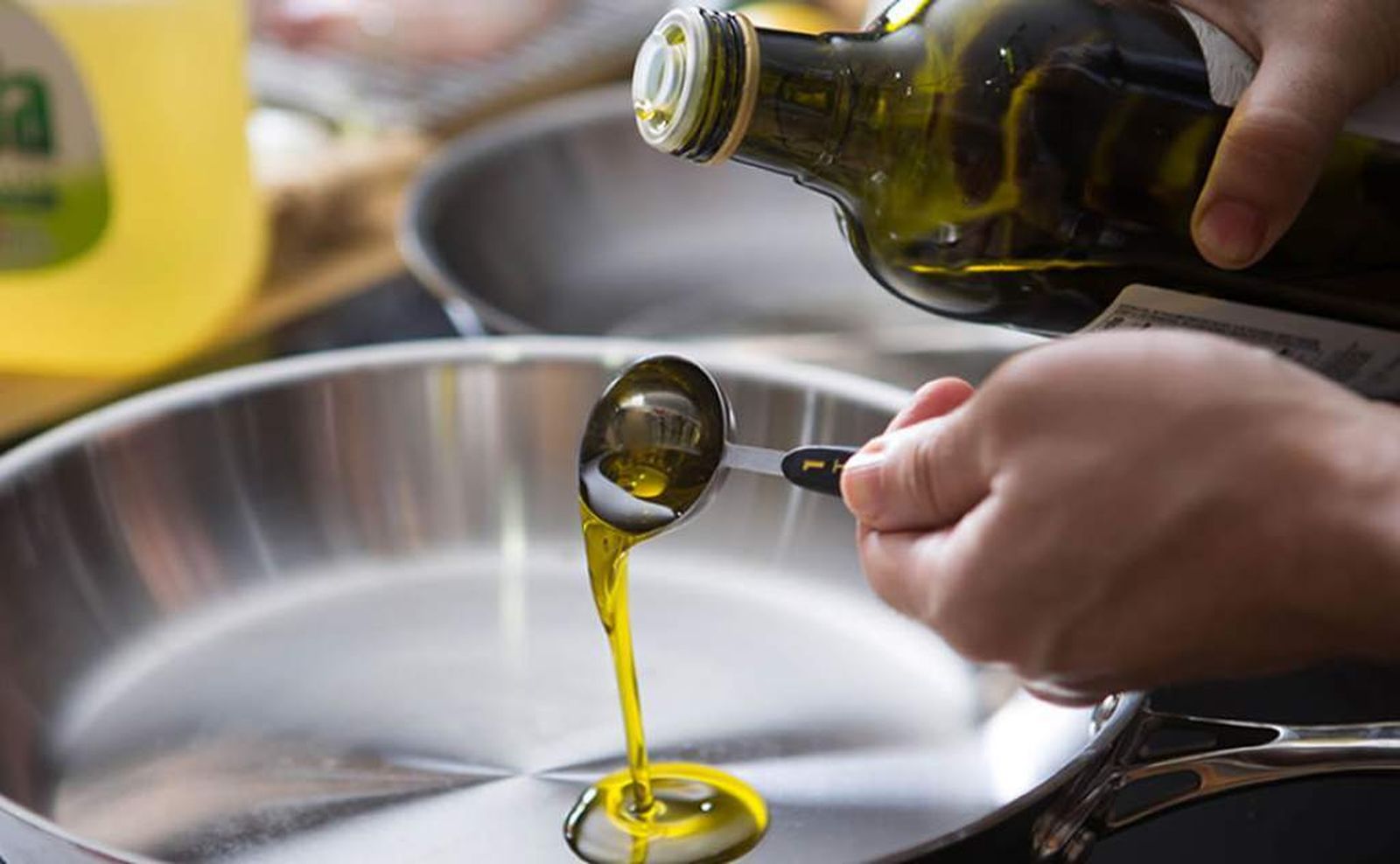 Botella de aceite de oliva.