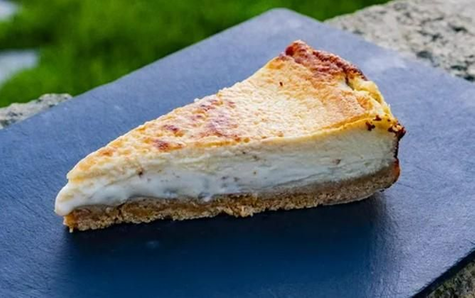 Una porción de tarta de queso con gorgonzola de Quesarte