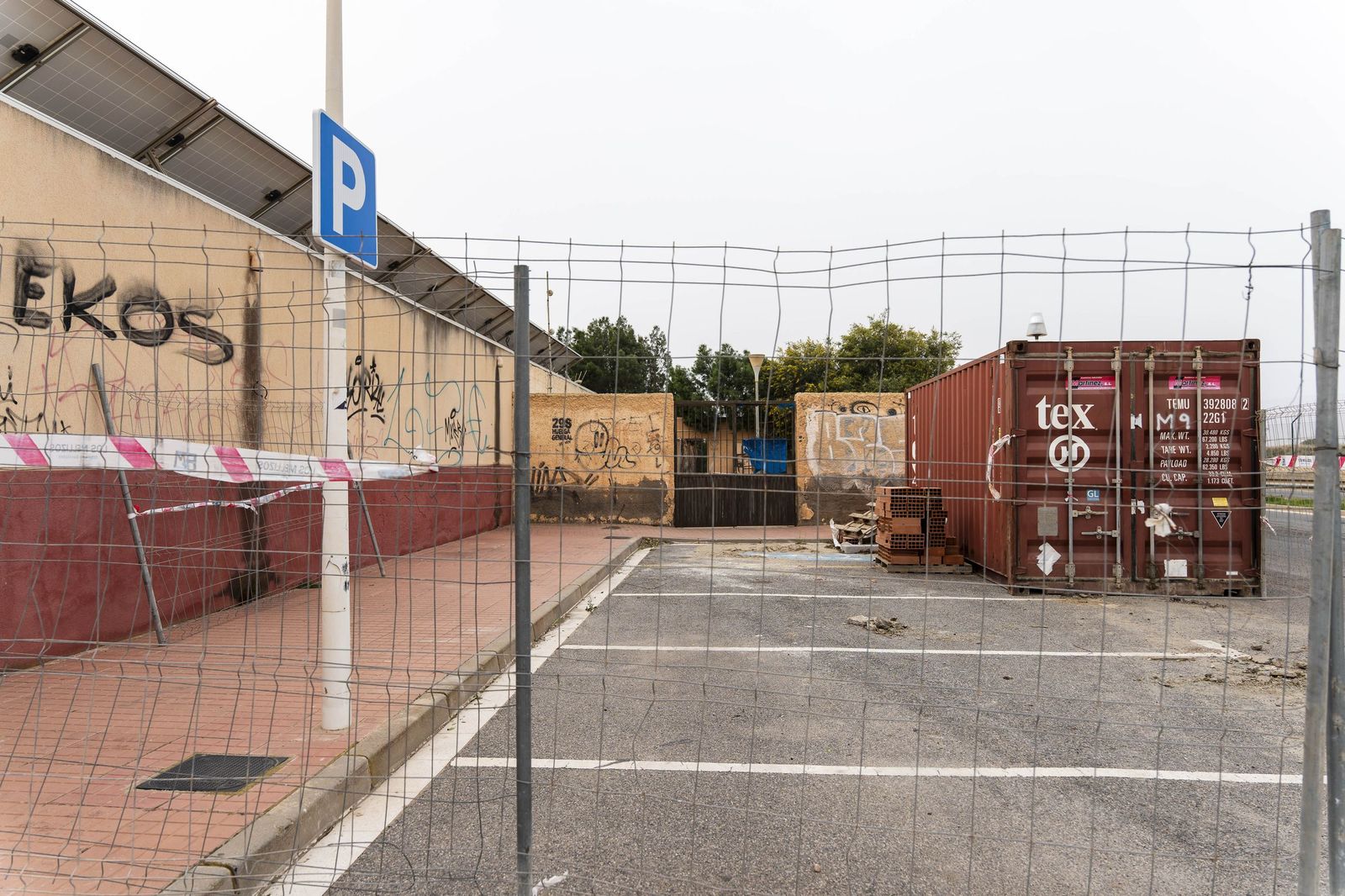 Las pistas deportivas y piscina de Costacabana, en imágenes