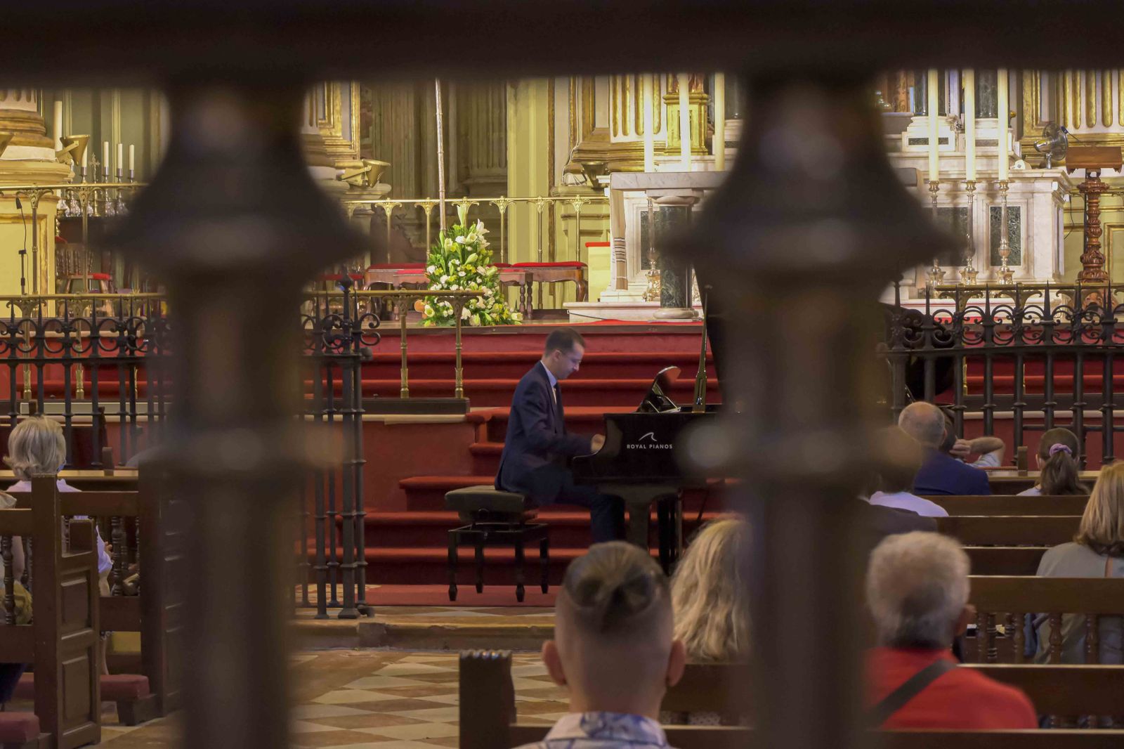 Salvador Vázquez al piano.