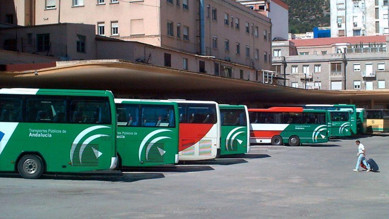 La Estación de Autobuses de Jaén es punto de ida y vuelta de los autobuses interurbanos.