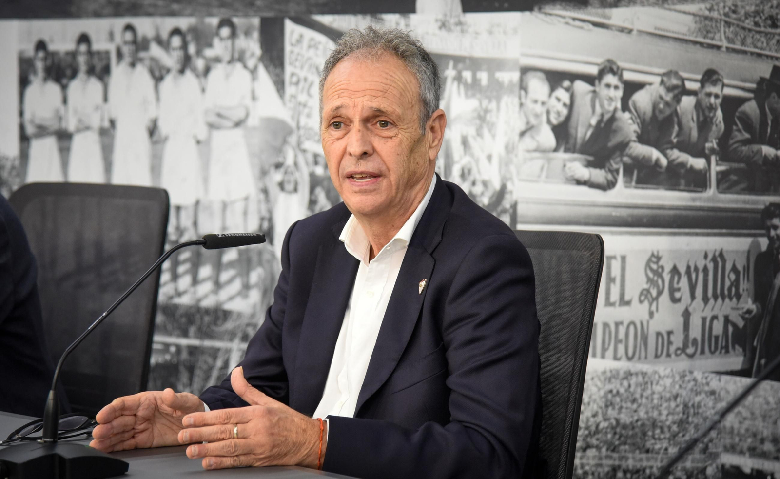 La exposición del 50º aniversario del cerramiento del estadio Ramón Sánchez-Pizjuán