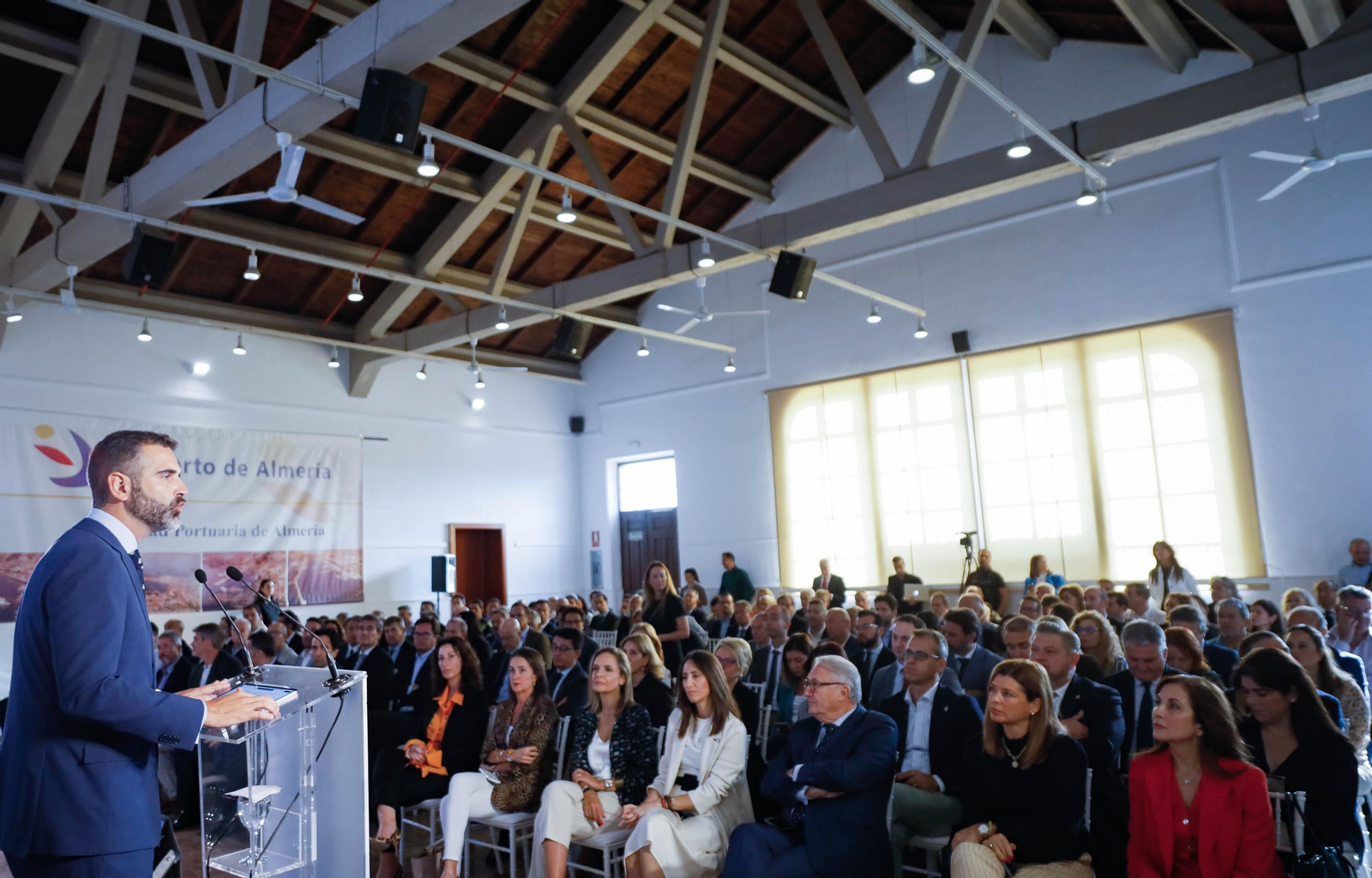 Imágenes del desayuno informativo