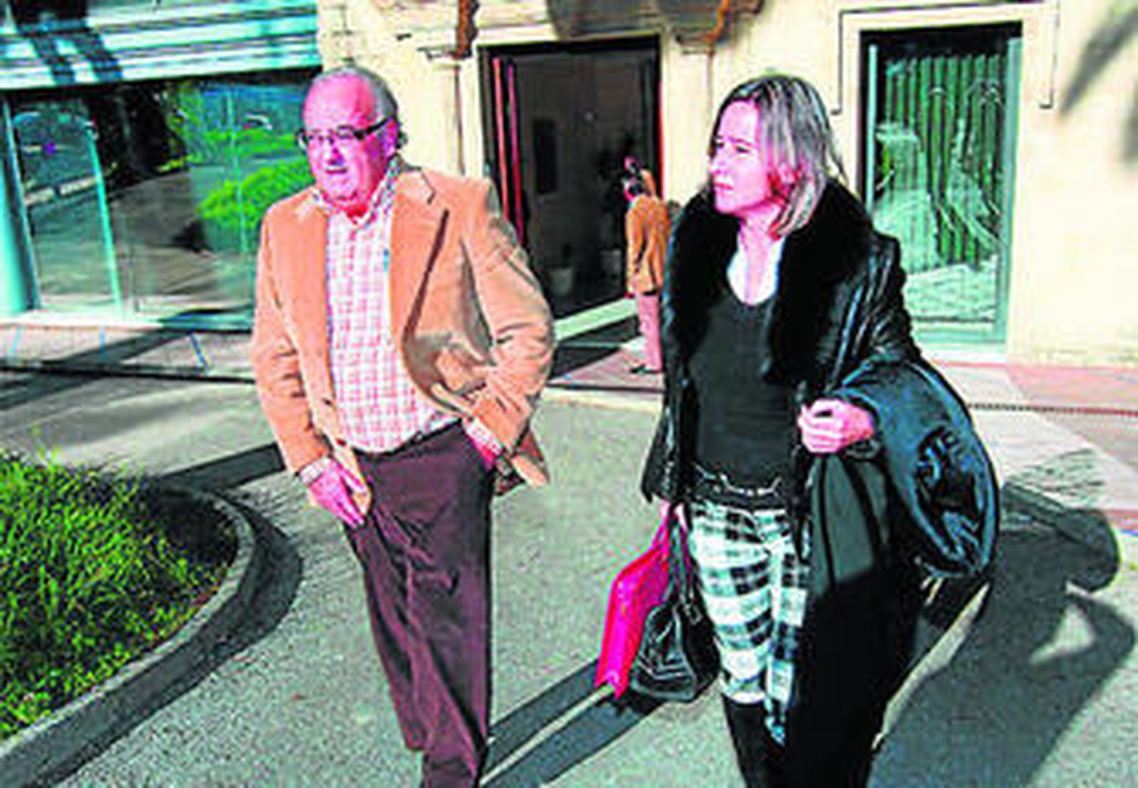 Humberto sale  de los Juzgados de Jerez en 2008 al ser acusado de abandono de familia por Carmen Bazán.