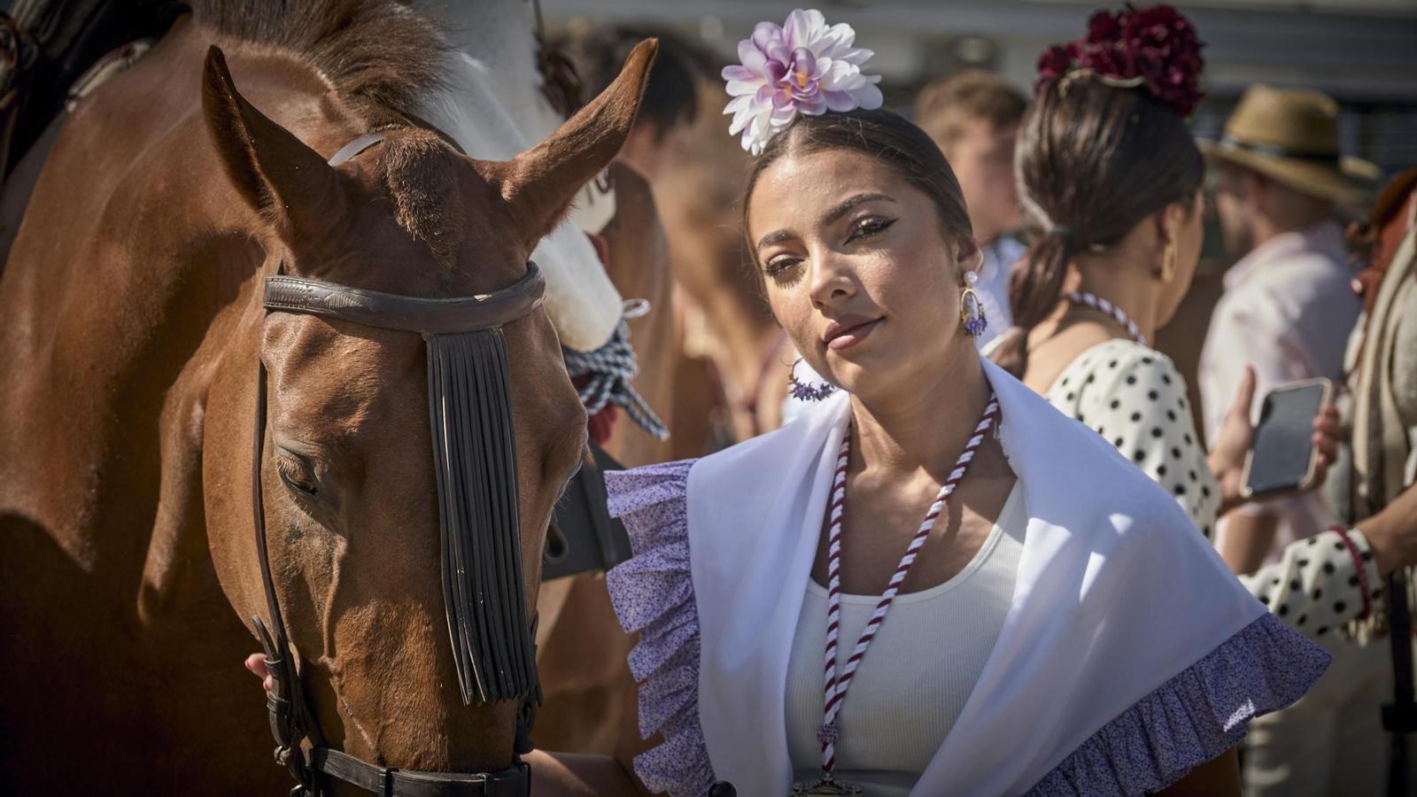 El embarque de las hermandes rocieras de Cádiz en Bajo de Guía