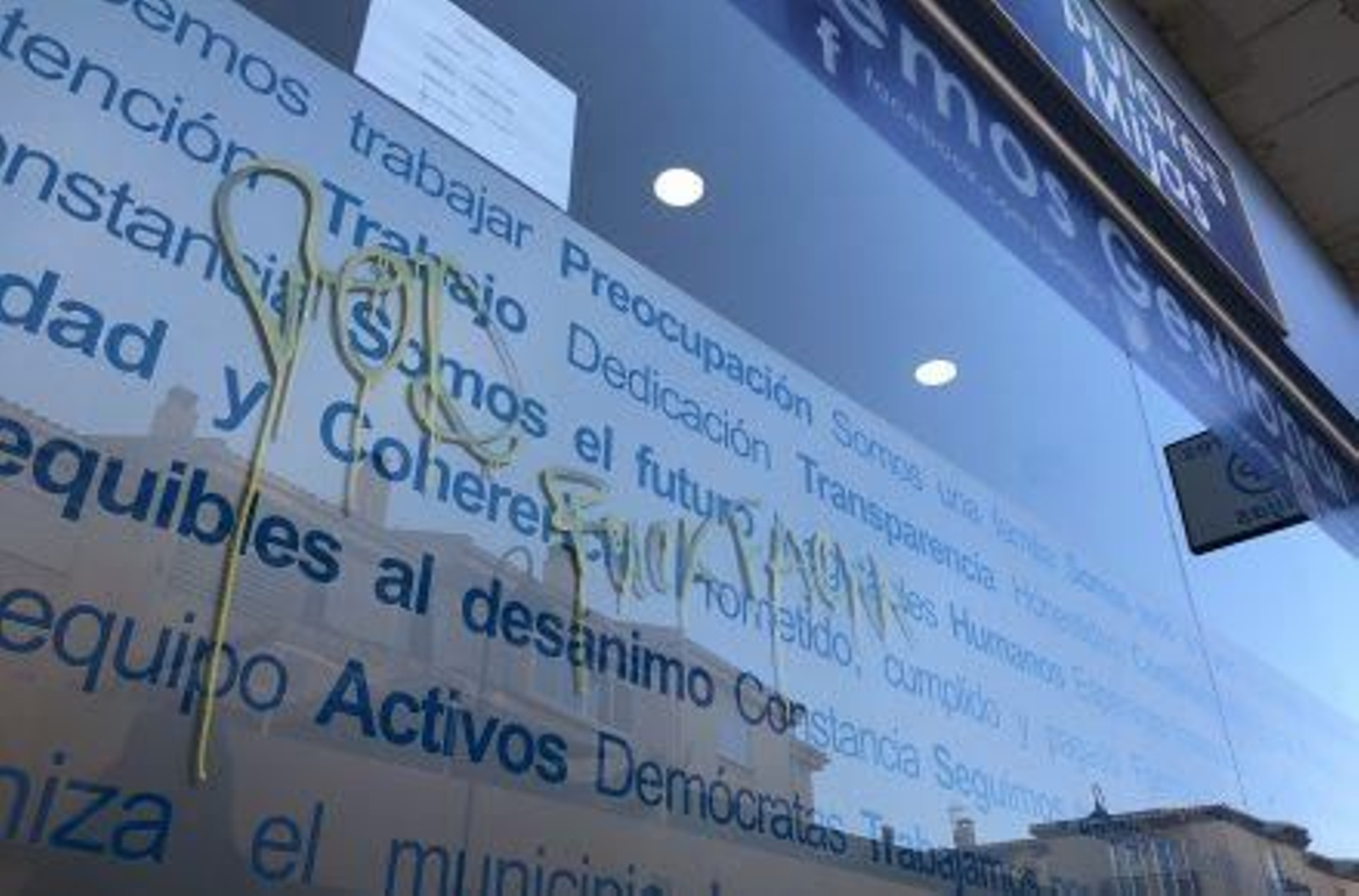 Pintada en la sede del PP de Mijas Pintada en la sede del PP de Mijas