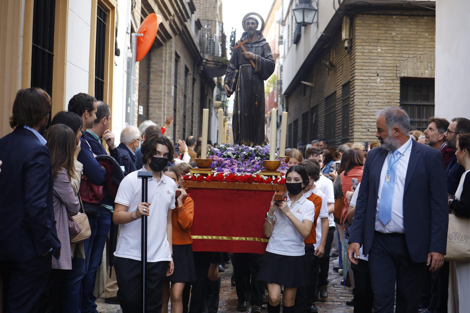 La procesión infantil y juvenil del colegio Divina Pastora de Córdoba, en imágenes