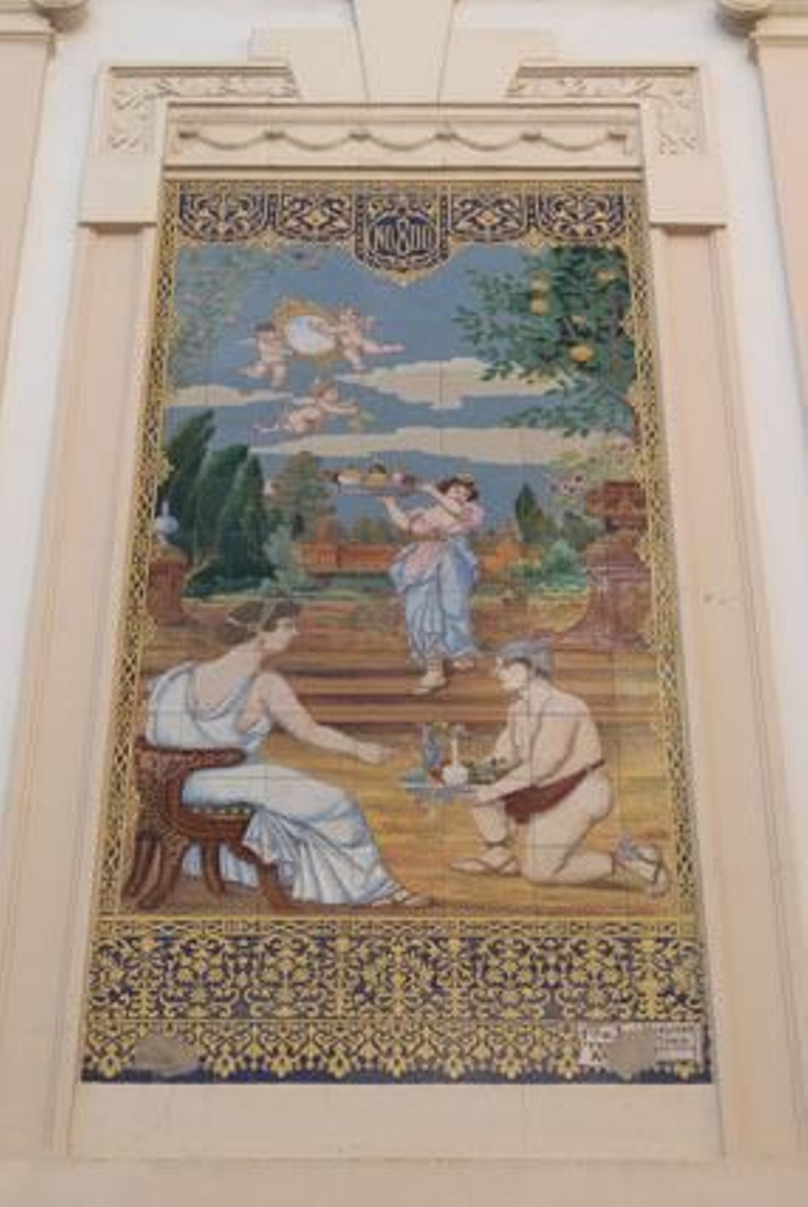 C/ Rioja, 1. Alegoría del comercio pintada por José Recio hacia 1915.

Foto: Juan Carlos Vázquez