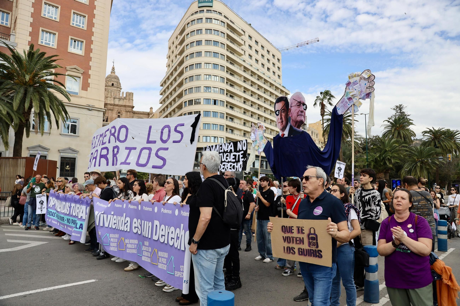 Las fotos de la multitudinaria manifestación por la vivienda en Málaga este 9N