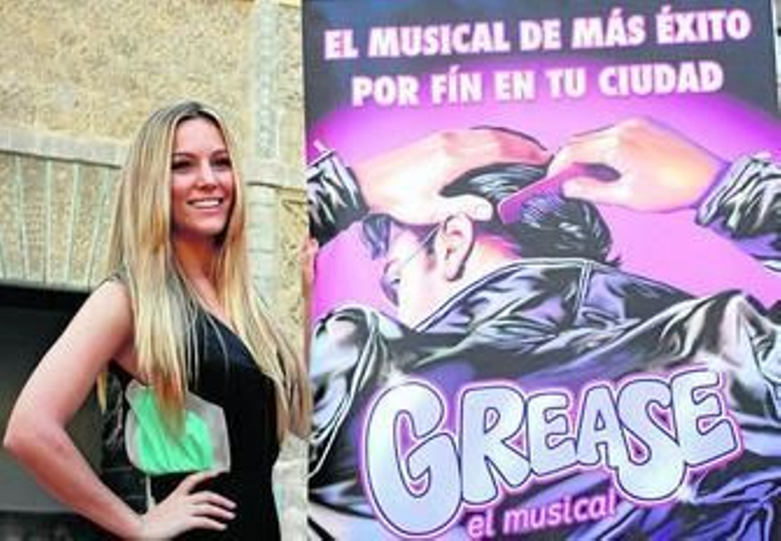 Edurne, que interpreta en la obra a la cándida Sandy, presentó ayer el espectáculo en los Alcázares.