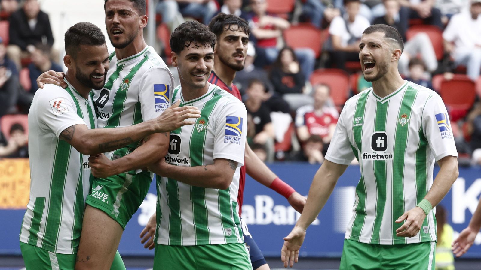 Fornals agradece a Willian José el pase que supuso el cero a dos.