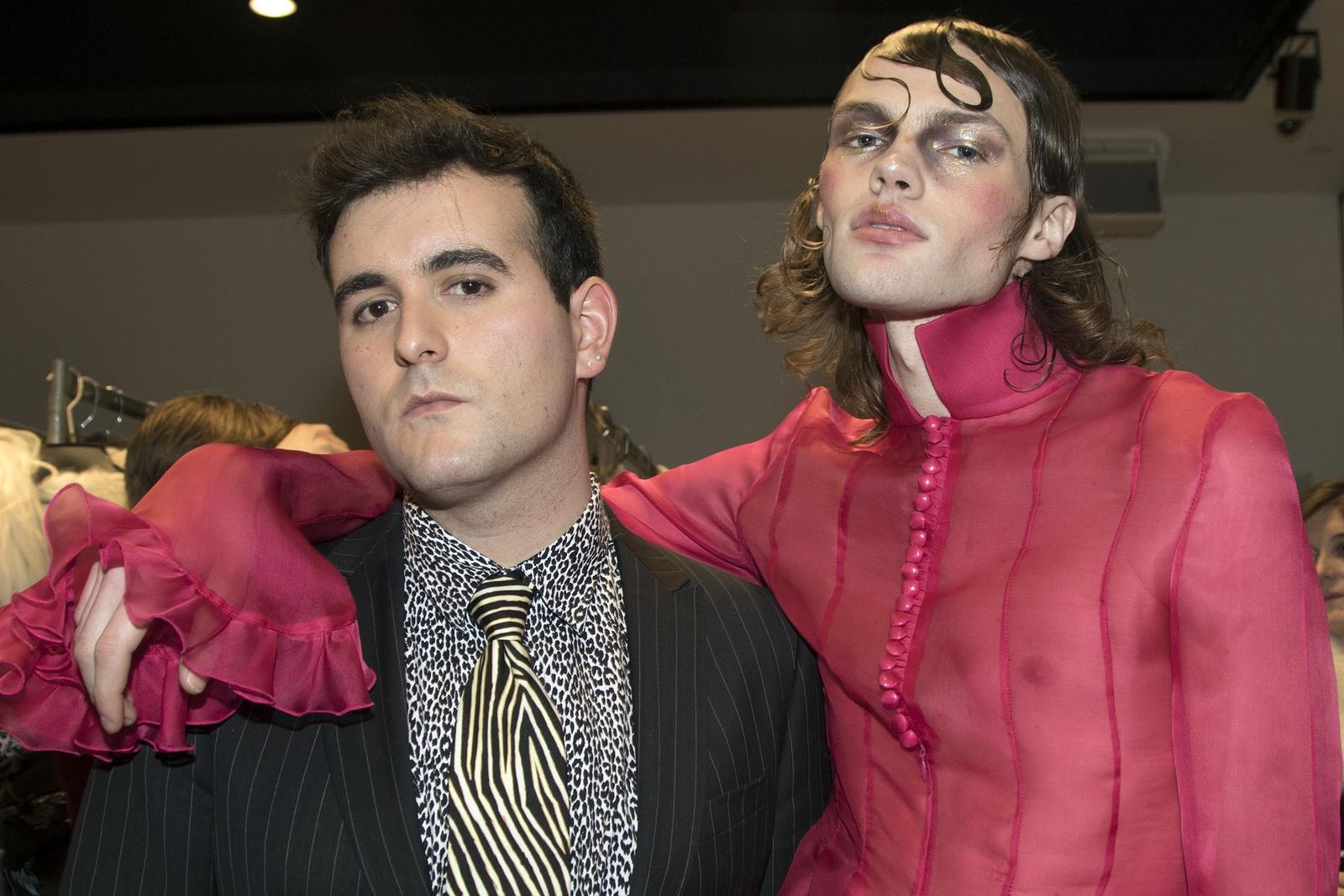 El cordobés Alejandro Palomo, con uno de sus diseños.