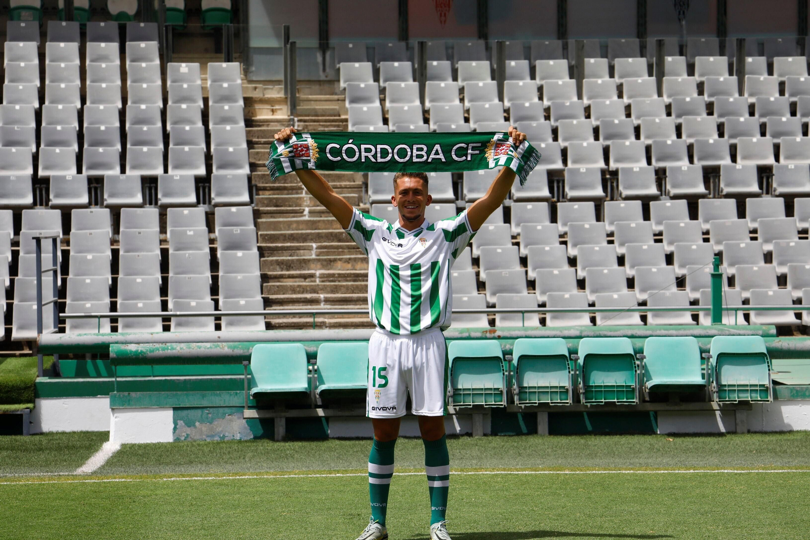 Las mejores fotos de la presentación de Isma Ruiz como jugador del Córdoba CF Las mejores fotos de la presentación de Isma Ruiz como jugador del Córdoba CF