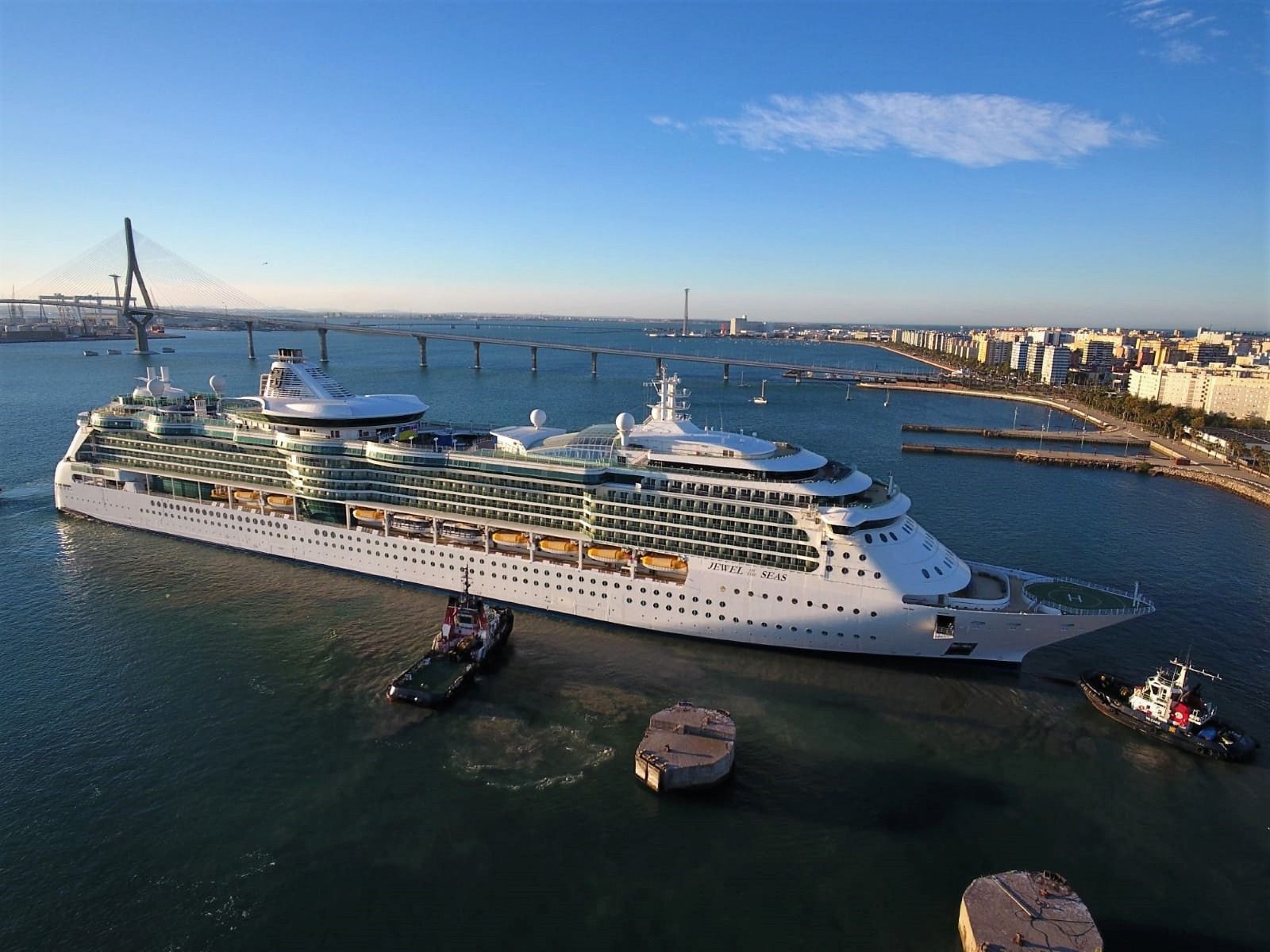 El 'Jewel of the Seas', a su salida del astillero.
