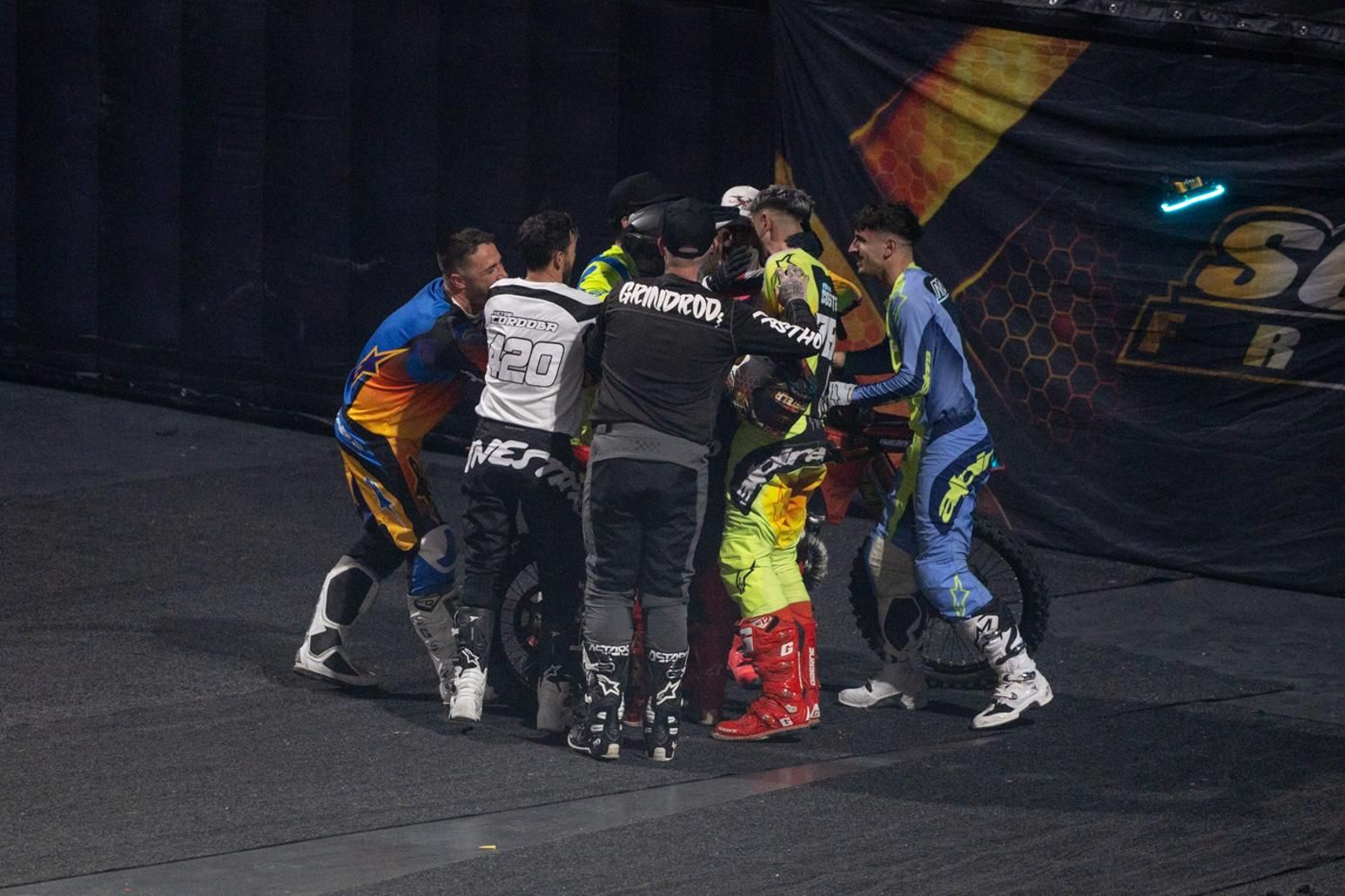 En imágenes: el Soloflow Freestyle enamora en Jaén con acrobacias y espectáculo en estado puro