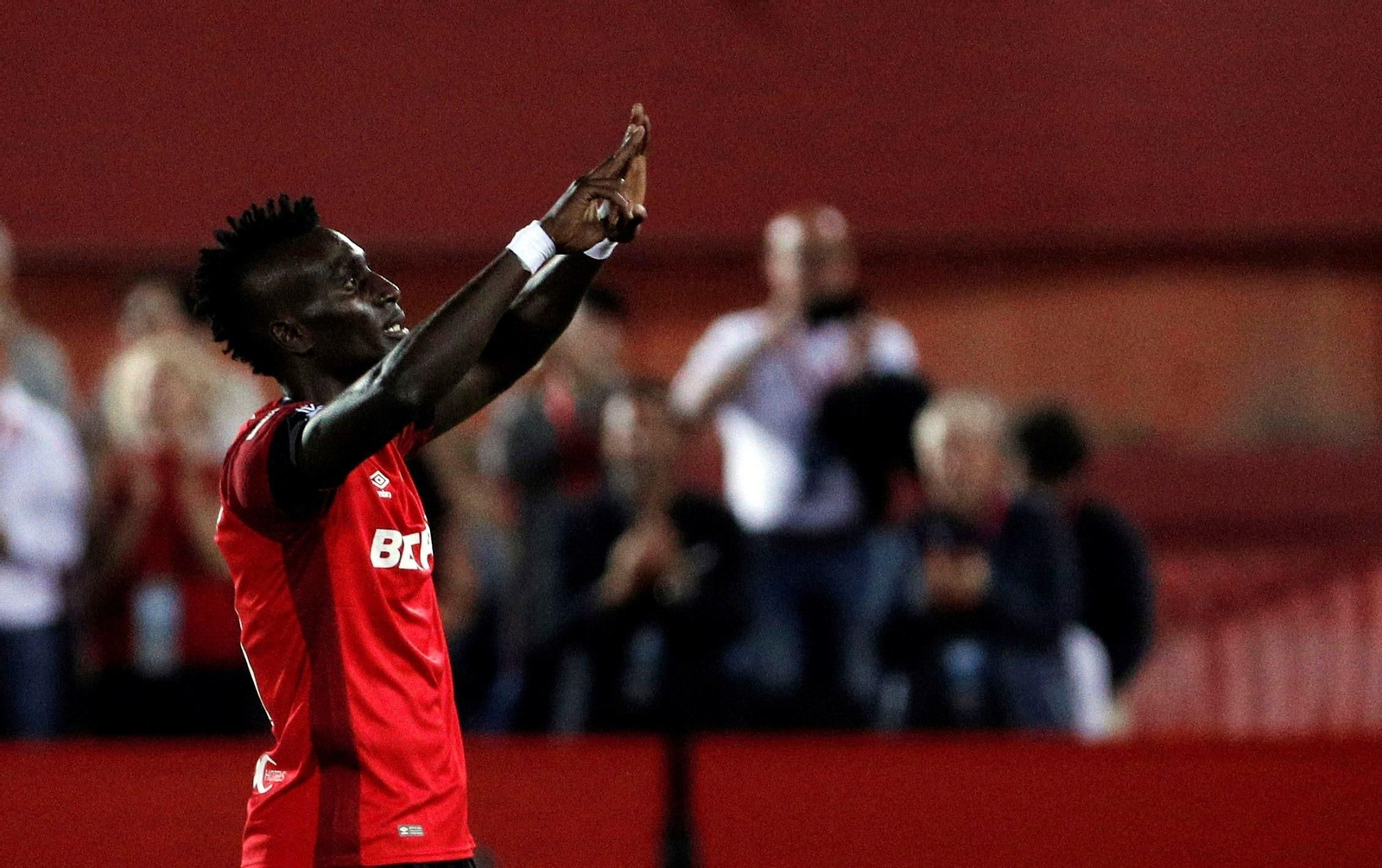 El fichaje de Lago Junior por el Málaga CF, en manos del Mallorca