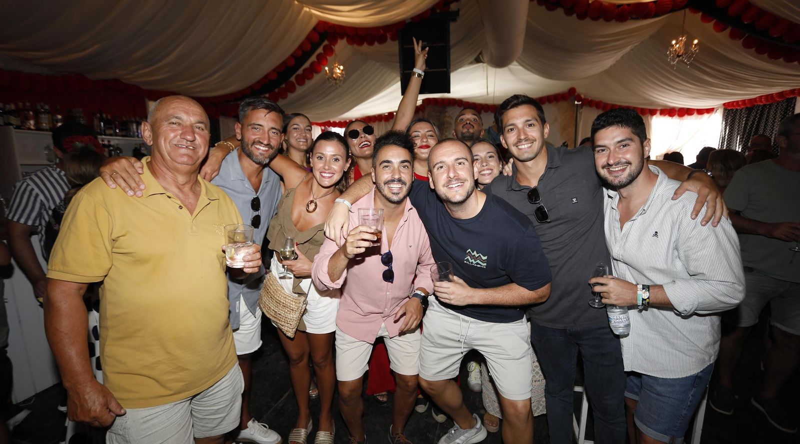 Búscate en las fotos del Día de la Mujer en la Feria de Tarifa