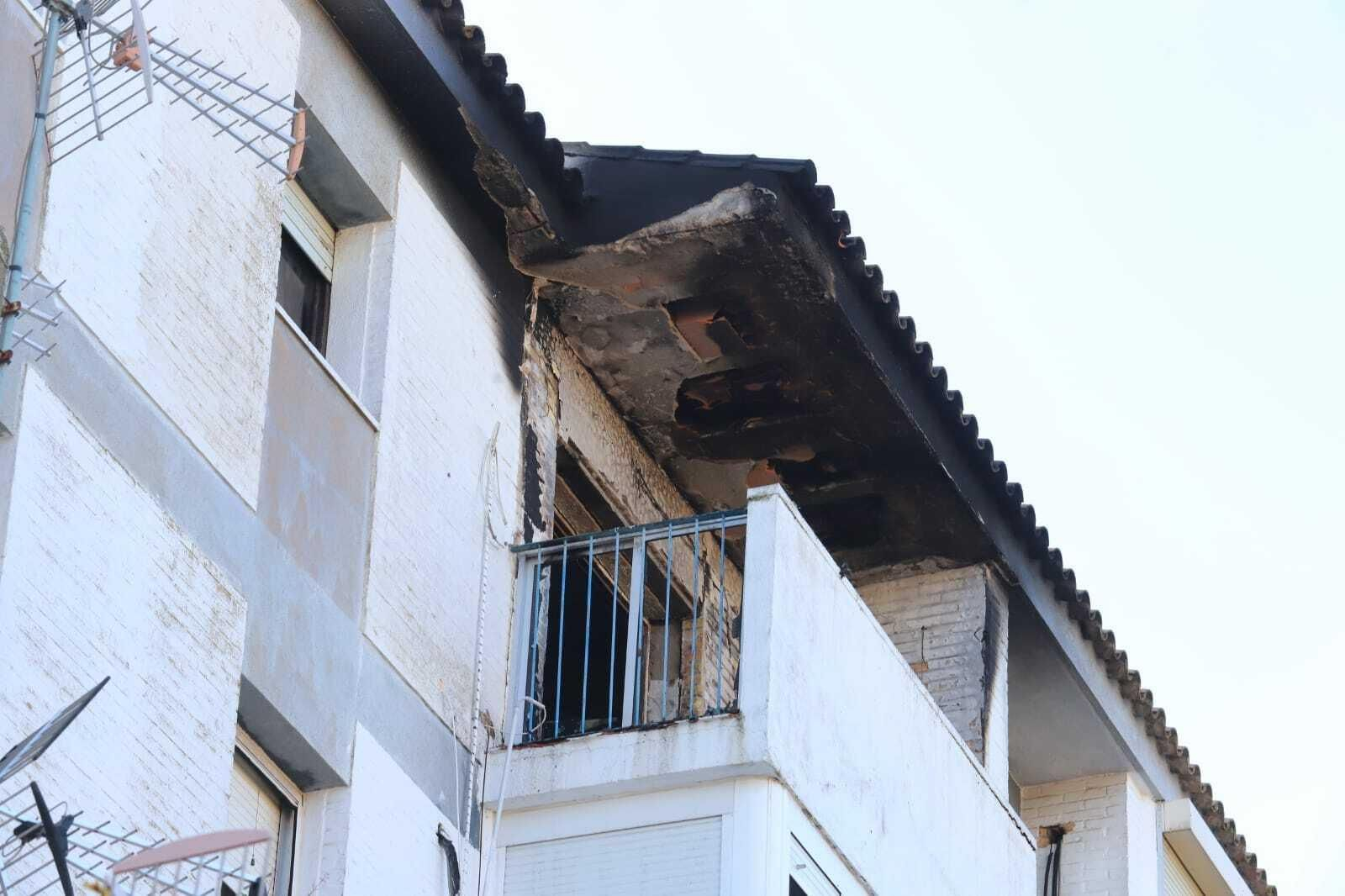 Una mujer de 50 años y un bebé de 15 días se encuentran "extremadamente graves" tras el incendio de La Hispanidad