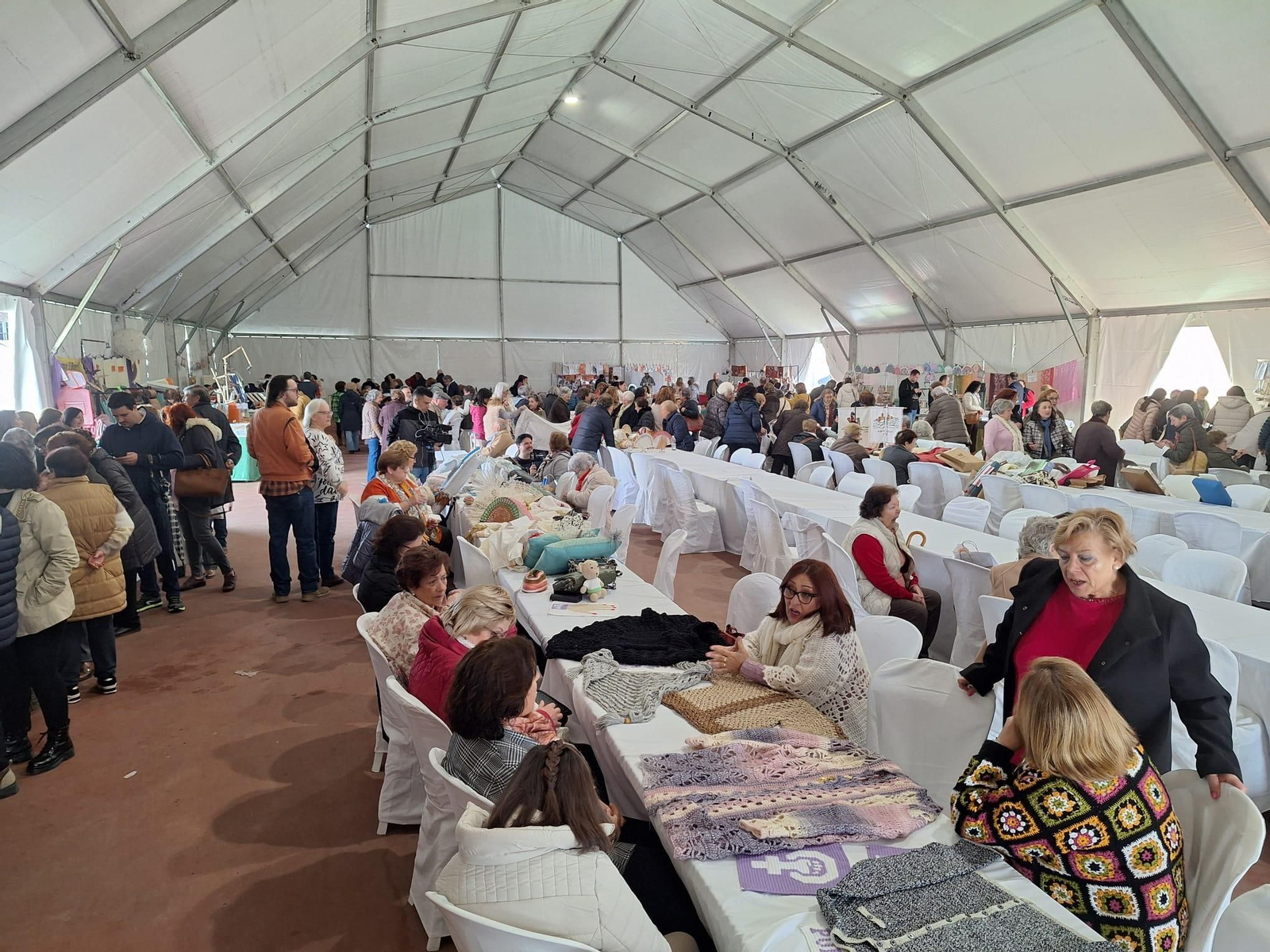 El XXI Encuentro Nacional de Encajeras de Bolillo de Puente Genil, en imágenes