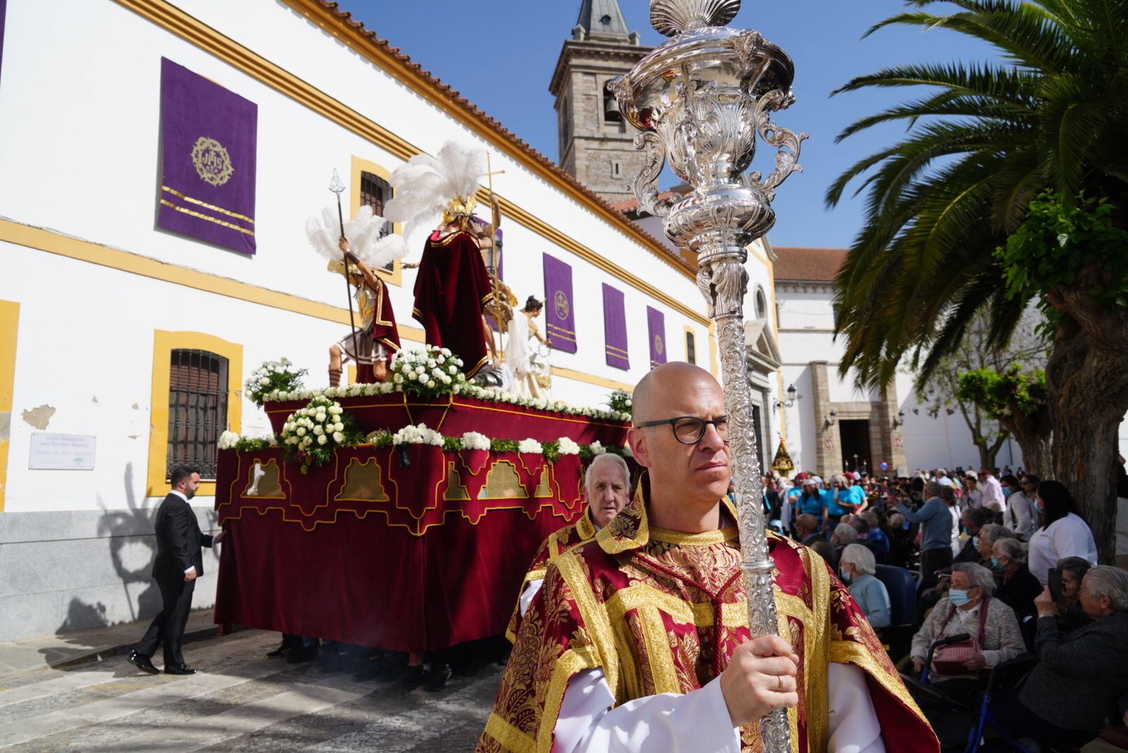 Domingo de Resurrección en Pozoblanco: La procesión del Resucitado, en imágenes
