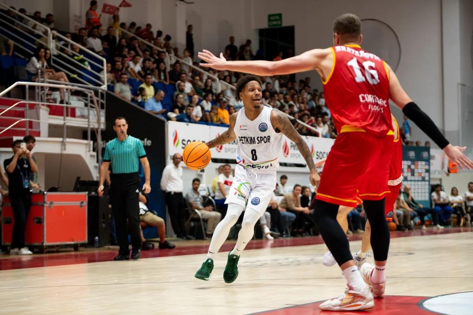 Grupo del Unicaja en BCL: Petkim Spor bate al Oostende (77-74)