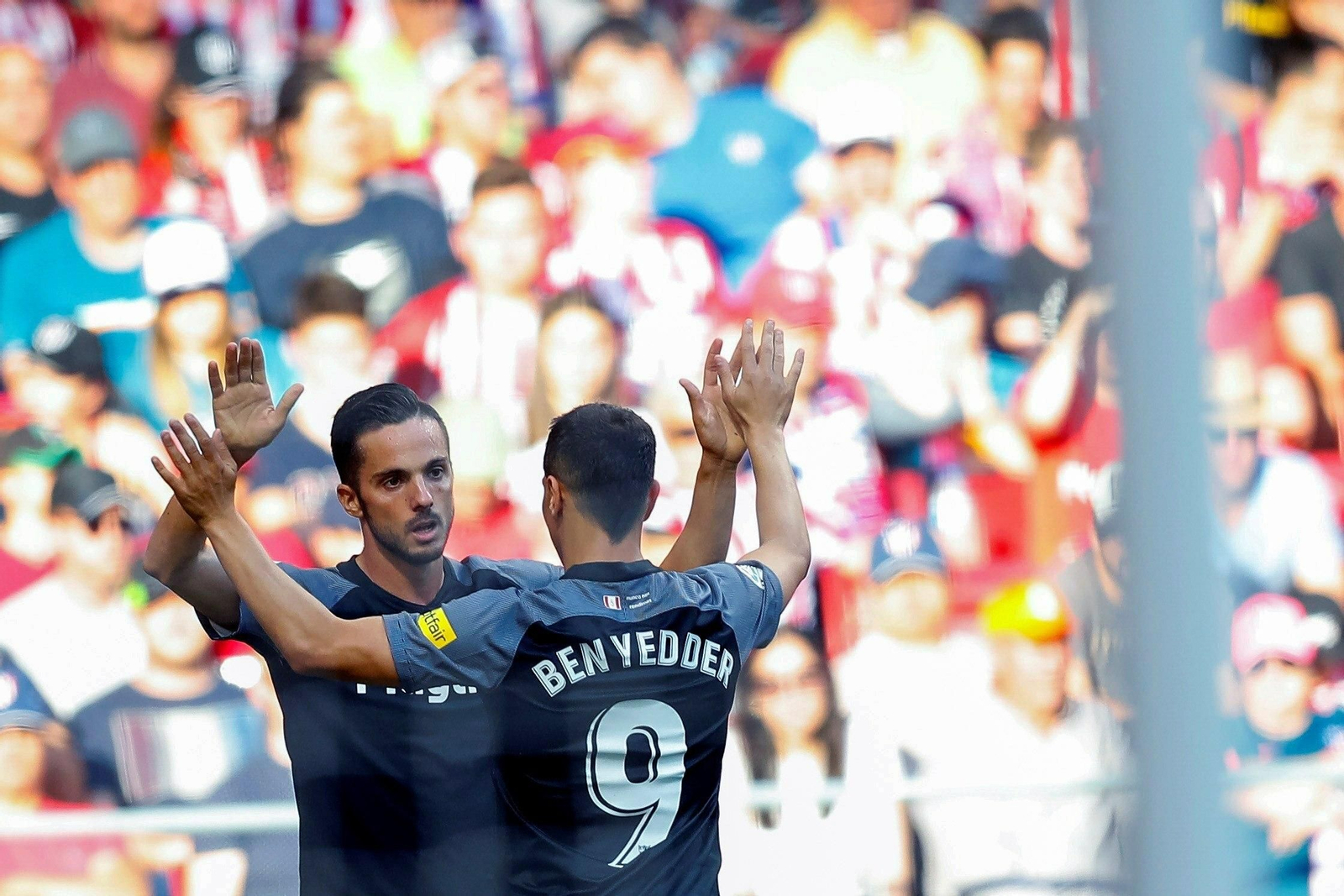 Sarabia y Ben Yedder celebran el gol en el Wanda Metropolitano (1-1).