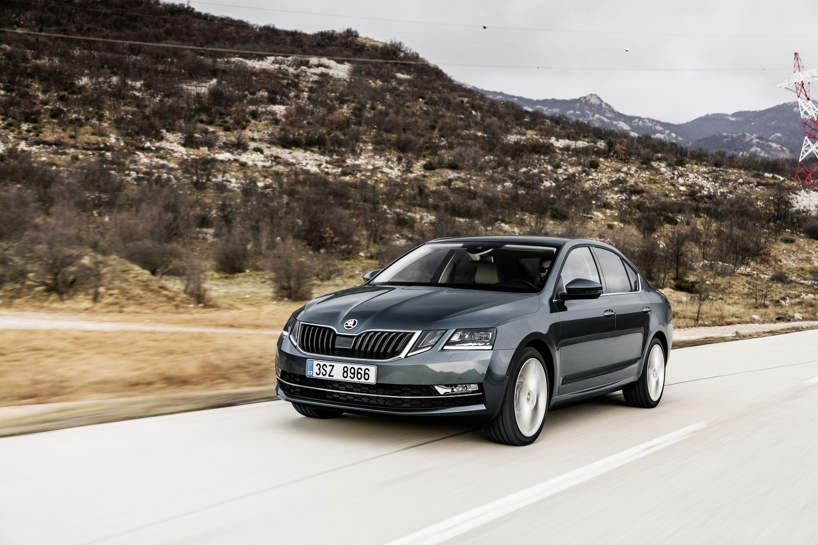 El Skoda Octavia de 2017 estrena un frontal novedoso.