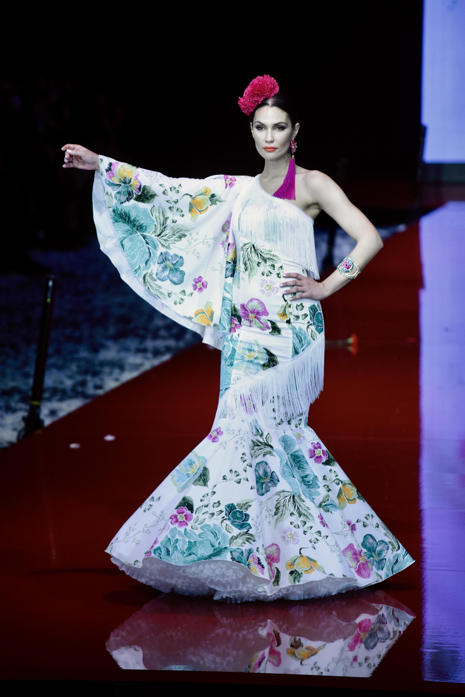 El desfile de Pilar Rubio en SIMOF 2022, todas las fotos