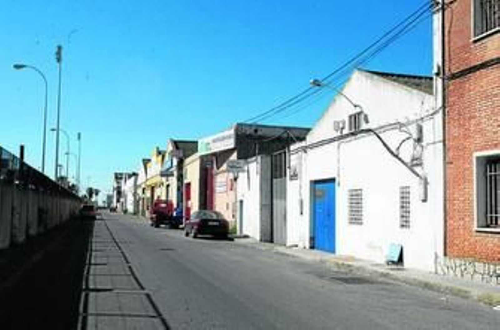 Una de las calles del polígono exterior, hacia donde se quiere prolongar ahora la zona franca gaditana.