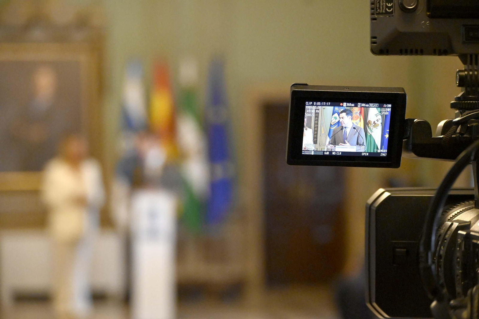 Visita de Juanma Moreno al Ayuntamiento de Huelva, en Imágenes