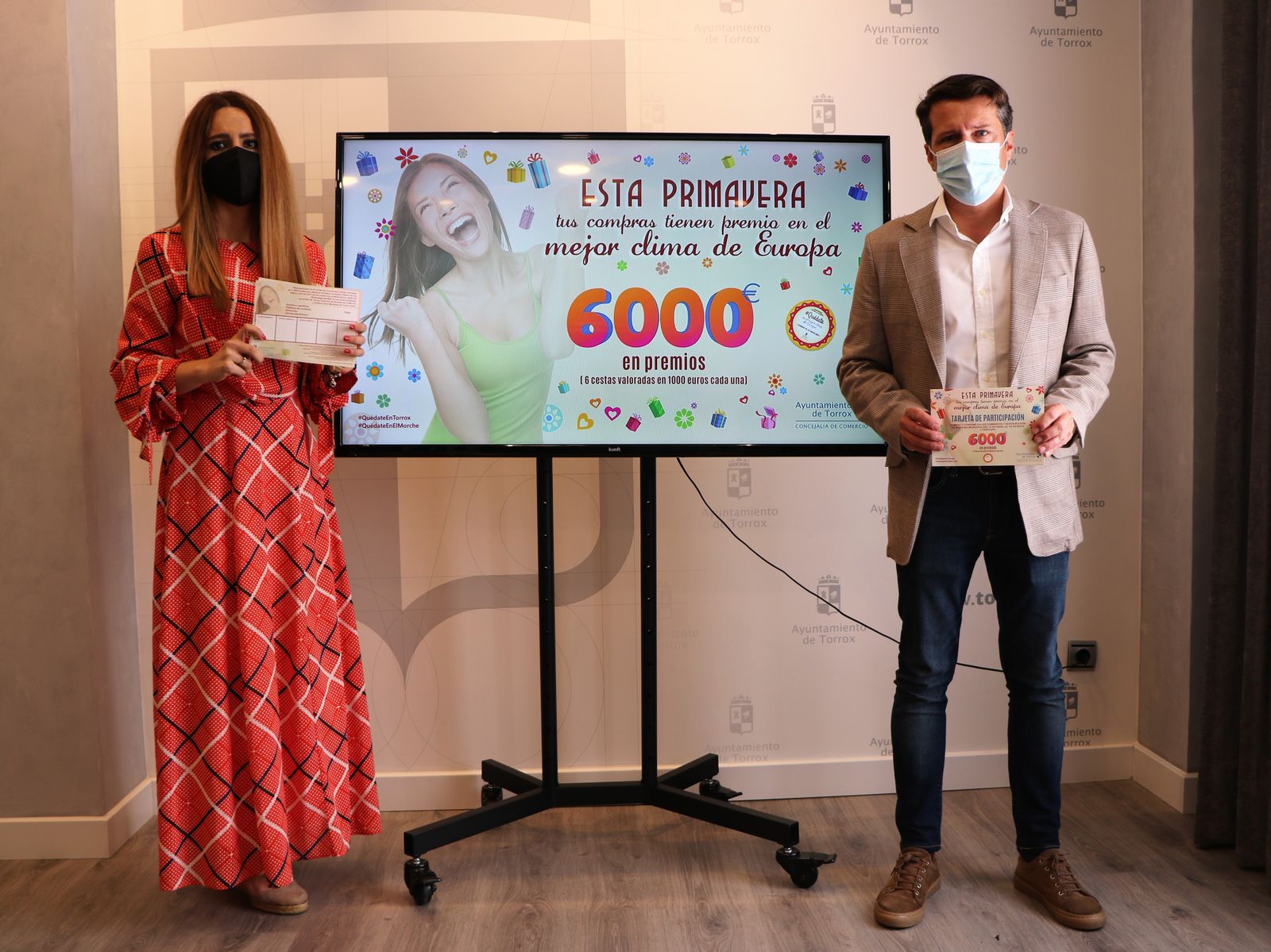 Campaña de compras en los comercios locales de Torrox para esta primavera.