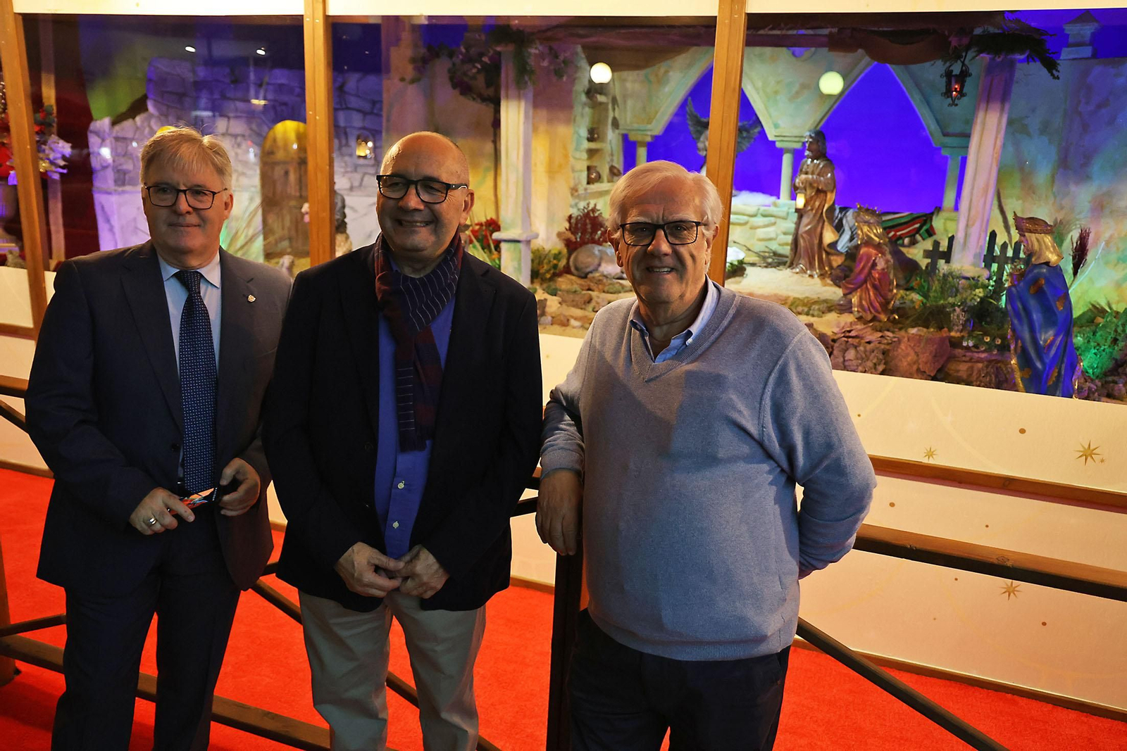 Imágenes de la inauguración del Belén Solidario del Consejo de Cofradías y Hermandades y el Corte Inglés