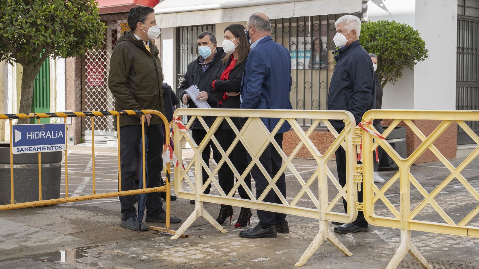 Visita a las obras de la calle Viriato del gobierno municipal con representantes vecinales.