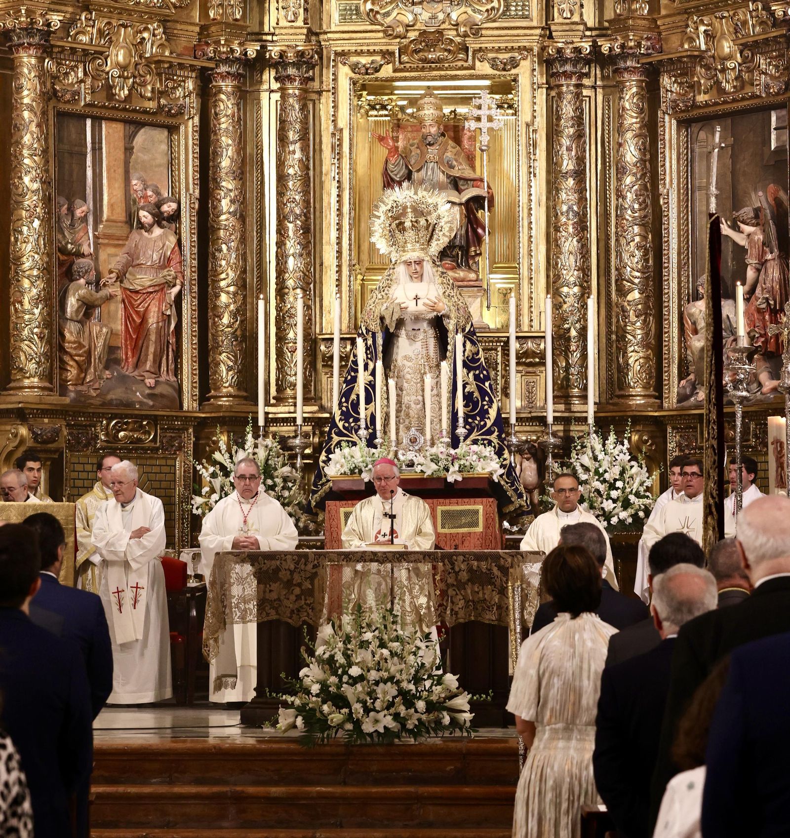 Traslado de la Virgen de la Amargura de Santa Ángela de la Cruz a San Pedro