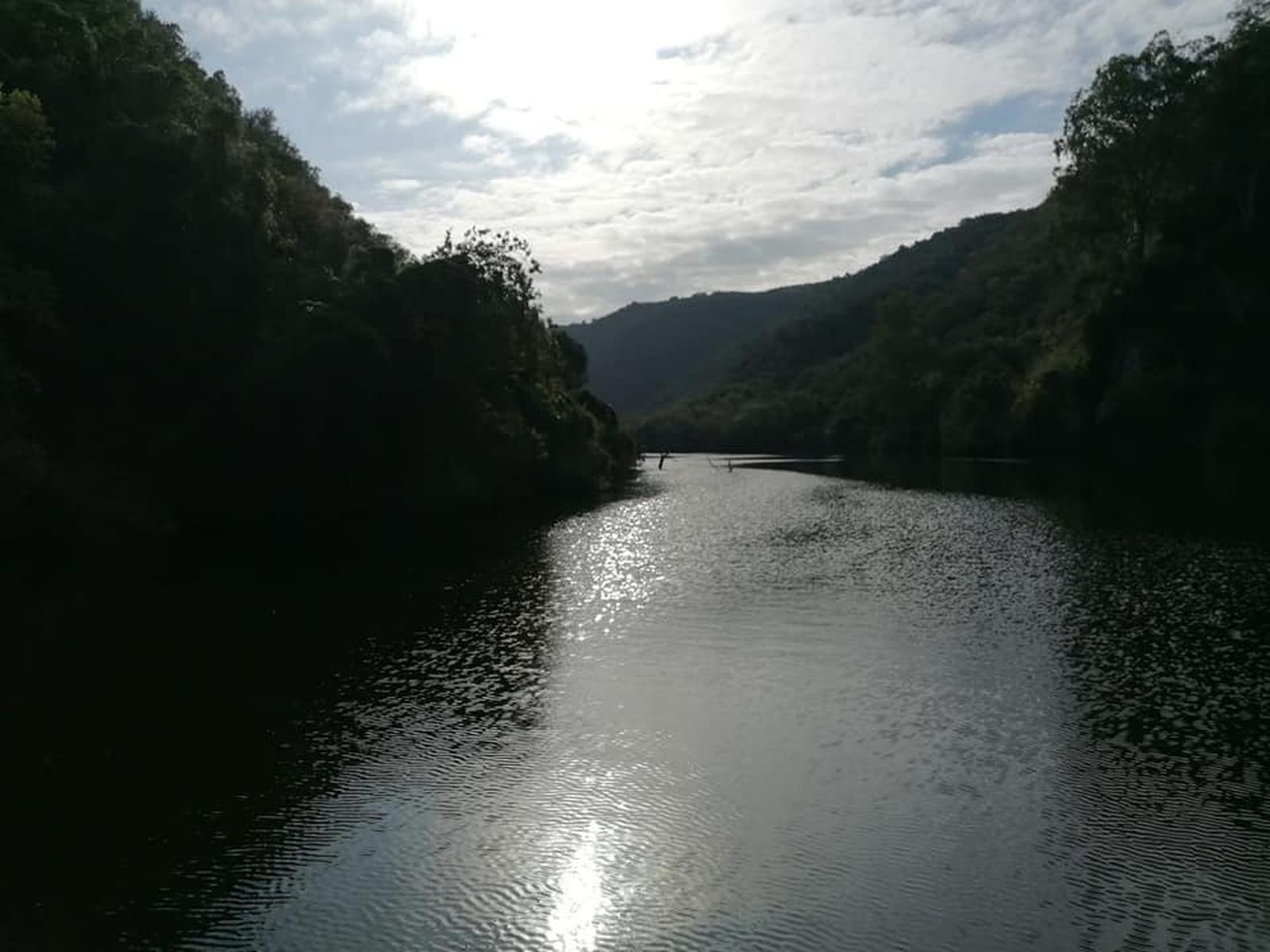 La llegada del nuevo barco solar a Hornachuelos, en fotografías