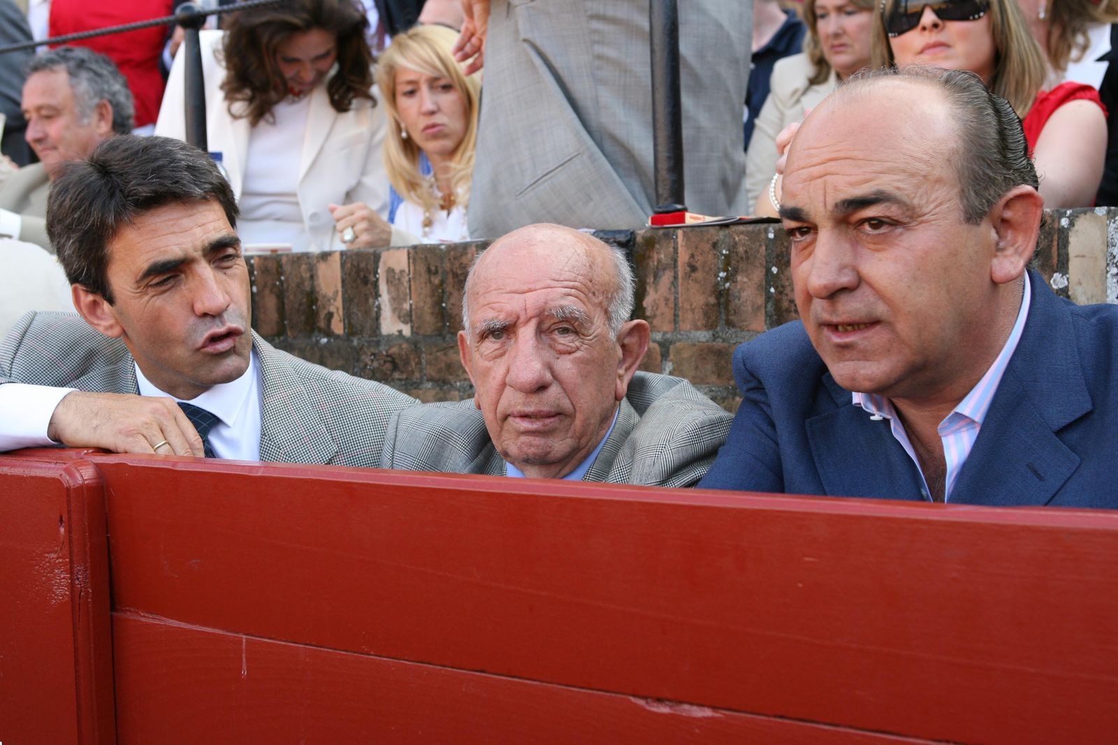 Victorino Martín, en el callejón de la Maestranza de Sevilla.