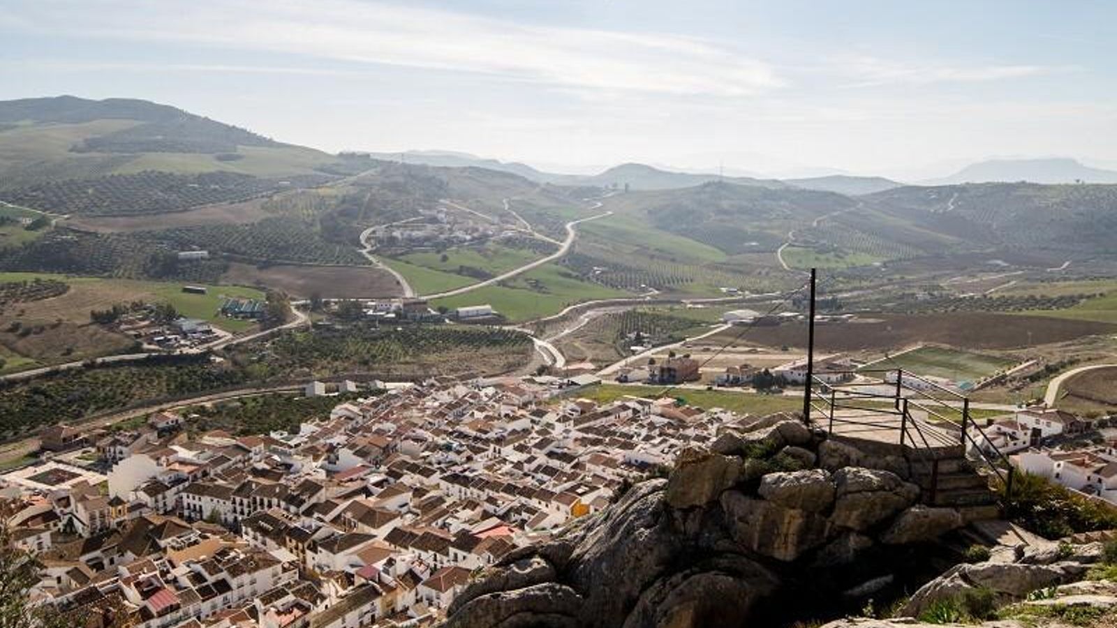 El escarpado mirador del Gangarro, en Valle de Abdalajís.