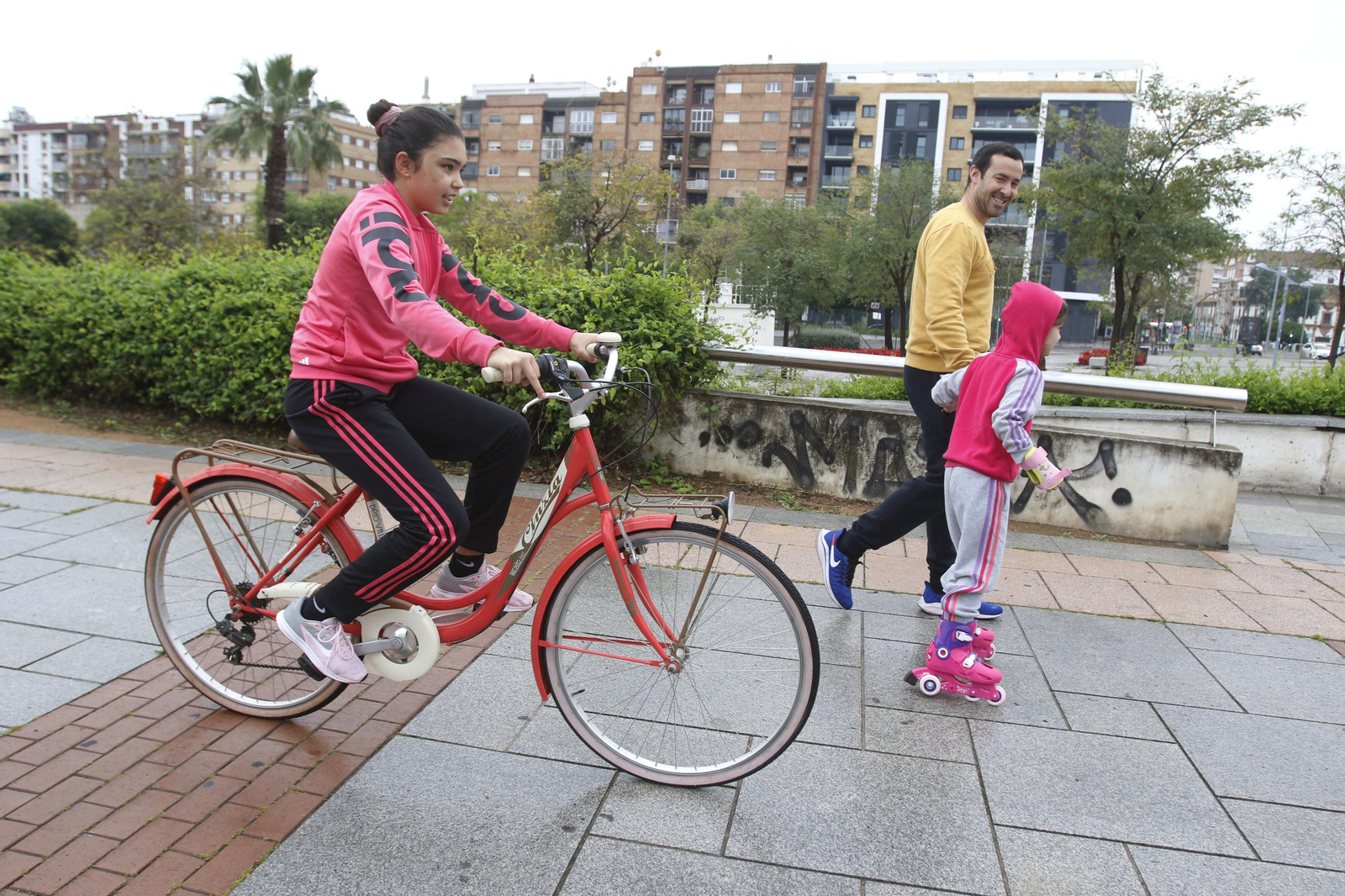 Las imágenes de la vuelta a la calle de los niños cordobeses tras más de 40 días de confinamiento