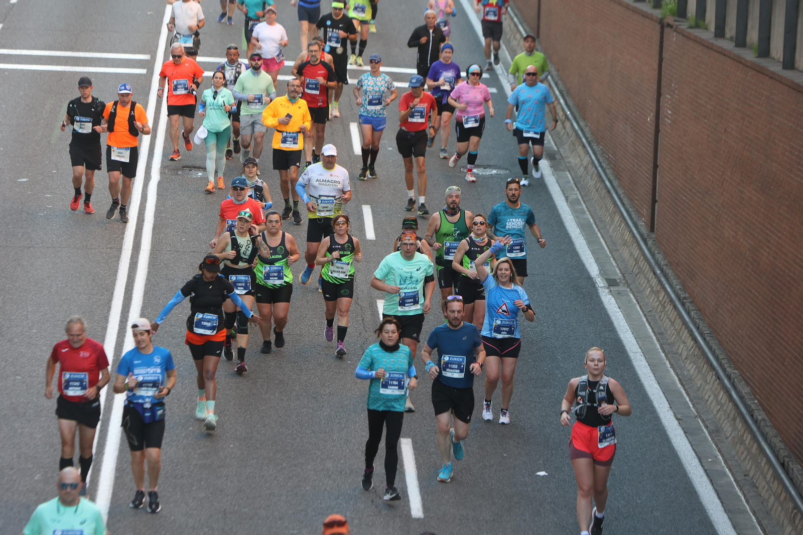 Búscate en la Zurich maratón de Sevilla