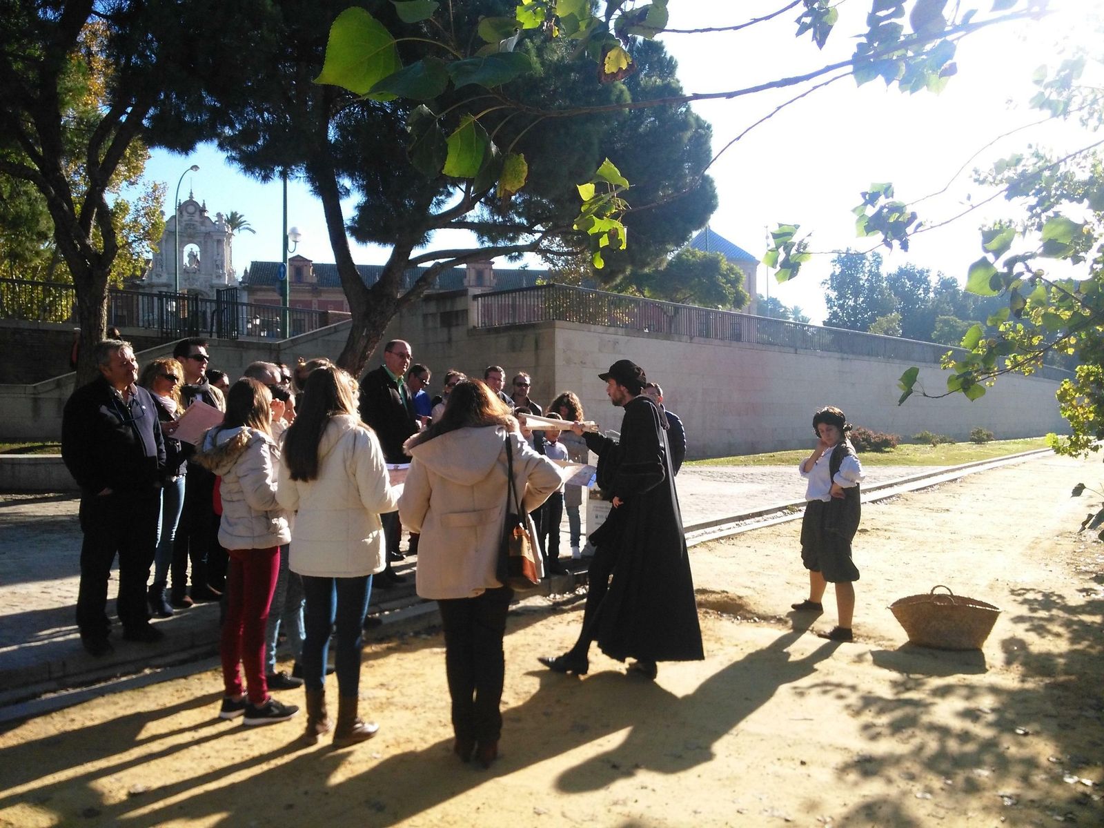 Visita teatralizada de Engranajes Culturales en torno a la gesta de Magallanes y Elcano.