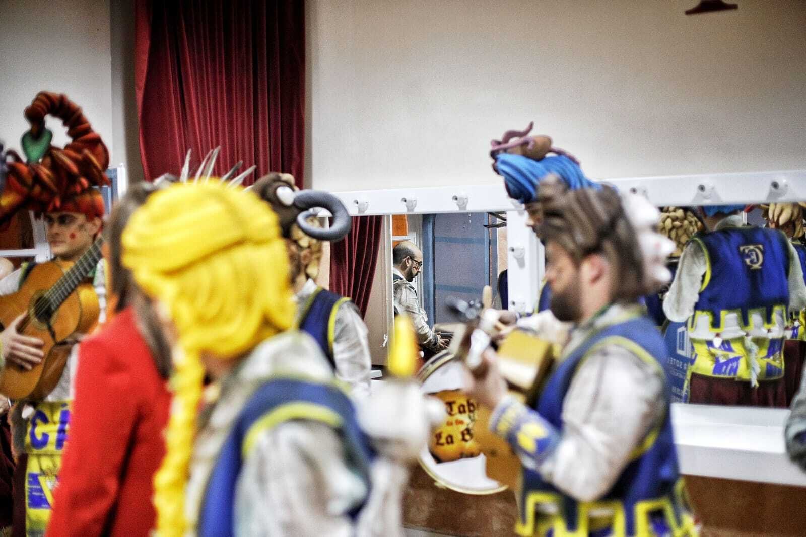 Chirigota 'Este año venimos con esperanza'. en camerinos.